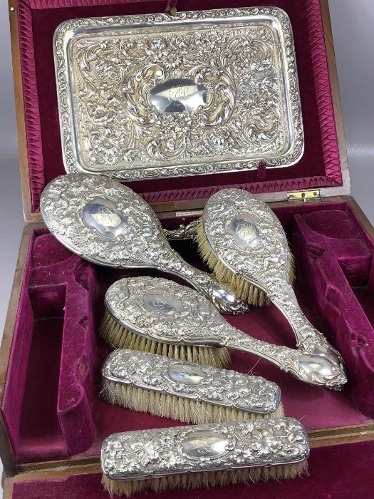 Silver hallmarked Walker & Hall travelling vanity set. Solid silver tray, four silver backed - Image 12 of 13