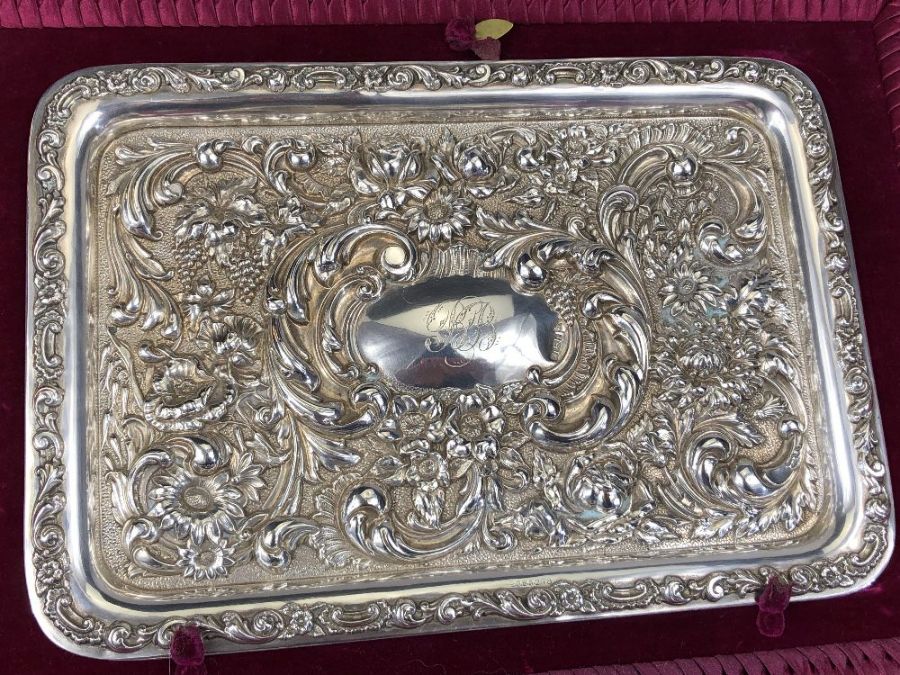 Silver hallmarked Walker & Hall travelling vanity set. Solid silver tray, four silver backed - Image 7 of 13