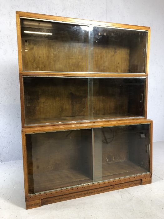 Mid Century modular three piece glass fronted bookcase, of waterfall design, approx 89cm x 29cm x - Image 3 of 5