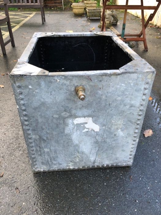 Large vintage galvanised metal water tank / garden planter, approx 72cm x 54cm x 56cm tall - Image 2 of 4