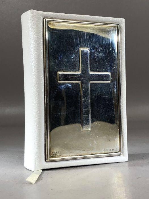 SIlver hallmarked fronted Bible with white leather covers and raised silver cross approx 8.5 x - Image 3 of 5