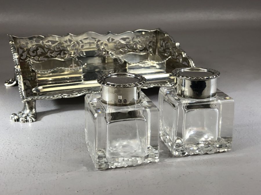 Silver hallmarked double Inkstand on four Lion paw feet with glass silver topped hinged lidded - Image 3 of 6