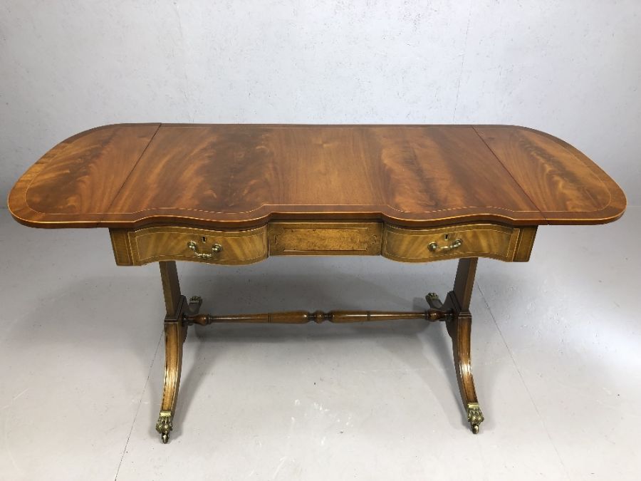 Fine quality reproduction regency writing desk with two drawers, turned stretcher, on splayed - Image 4 of 6