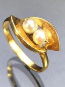 Unmarked Gold ring set with two pearls 'M'