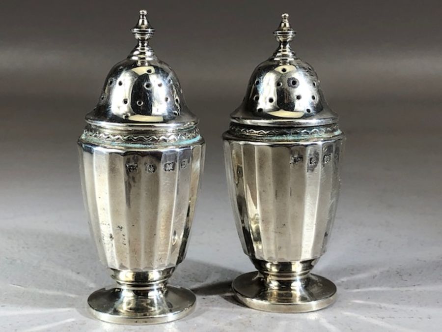 Silver hallmarked Cruet set comprising two salts with with blue glass liners, one Mustard with - Image 3 of 7