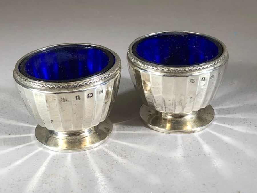 Silver hallmarked Cruet set comprising two salts with with blue glass liners, one Mustard with - Image 4 of 7