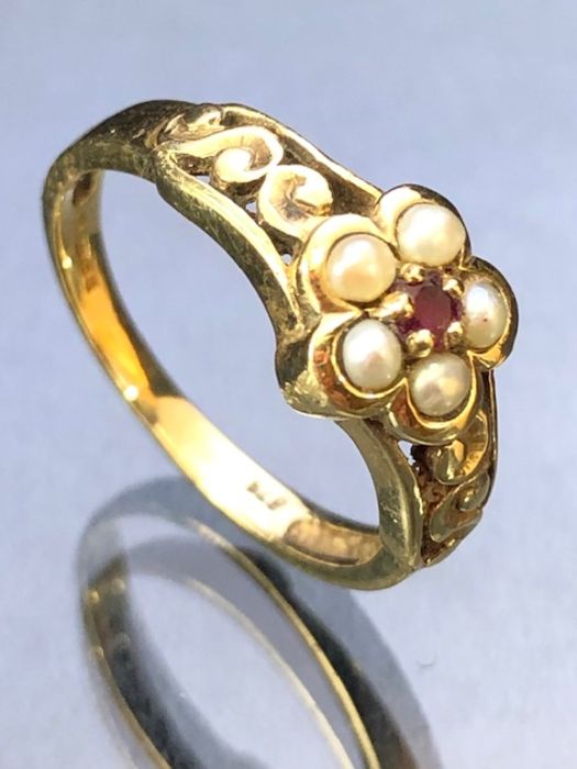9ct Gold ring set with seed Pearls around a central garnet approx size 'M' and 2.6g