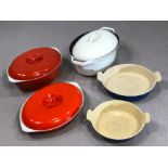 Collection of vintage Le Creuset kitchenware to include casserole dishes with lids etc (5)