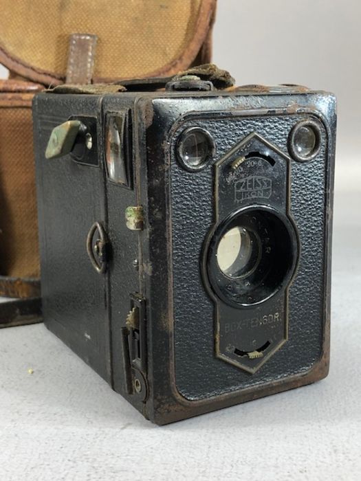 Camera: A Zeiss Ikon Box camera Tengor German made Goerz Frontar D.R.P in original canvas case - Image 2 of 6