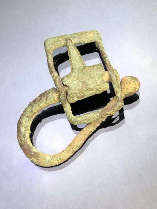 Artefact group to include Medieval copper alloy 'locking buckle' dating to c. AD 1350-1450 approx - Image 2 of 9