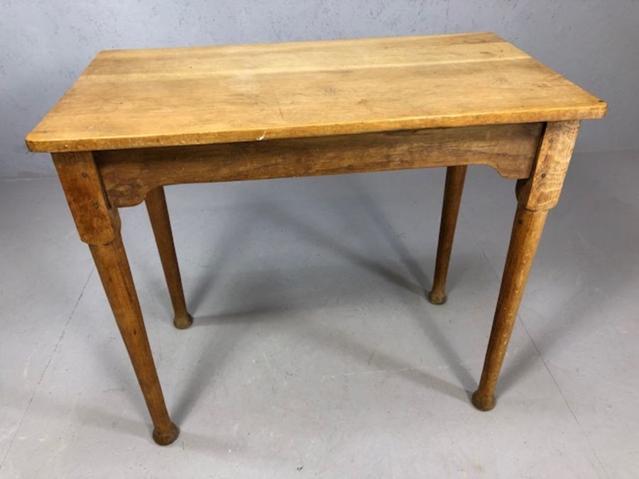 Light wood occasional table on tapering legs, approx 82cm x 45cm x 72cm