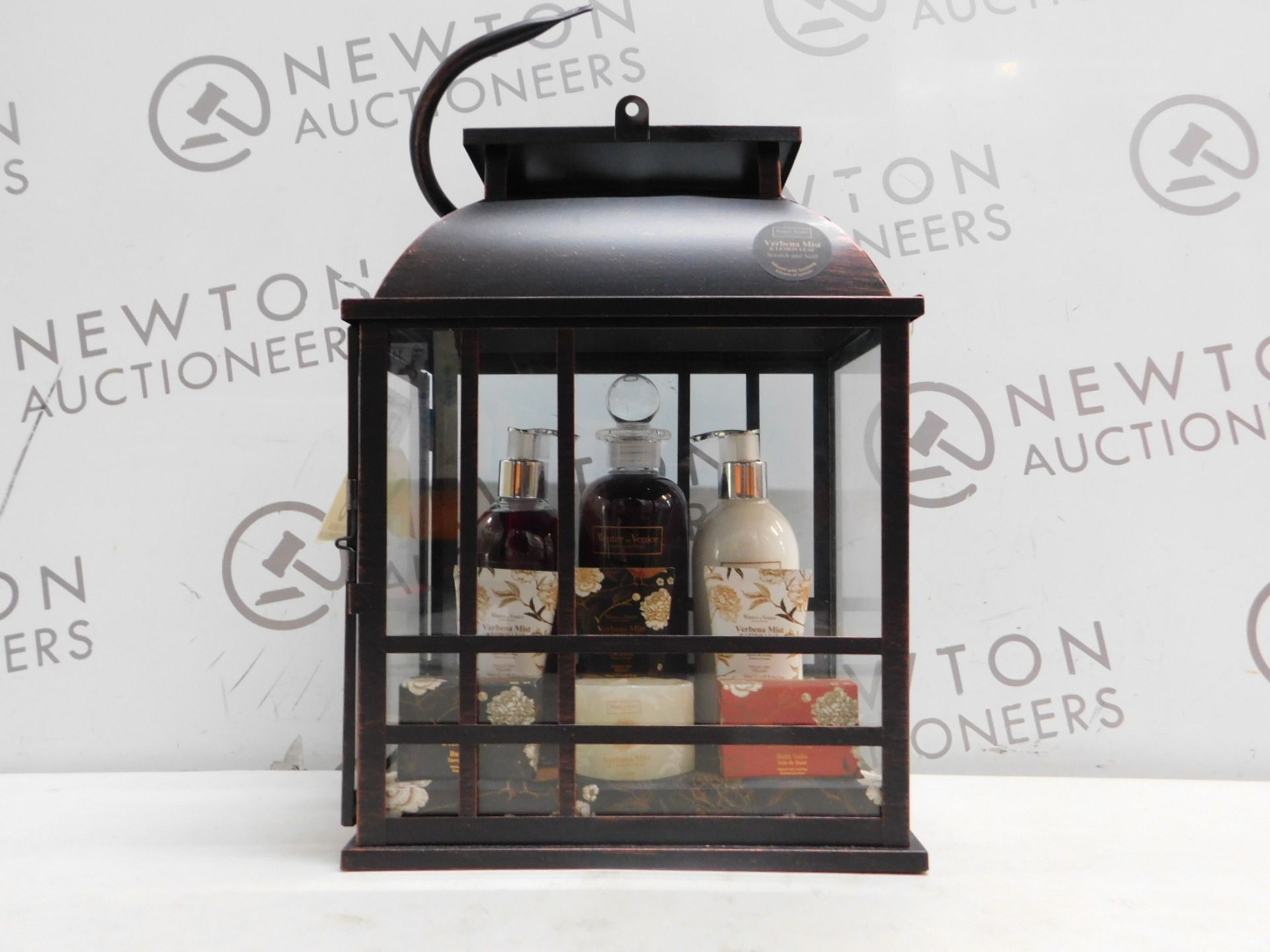 1 WINTER IN VENICE DECORATIVE LANTERN BATH GIFT SET RRP Â£49