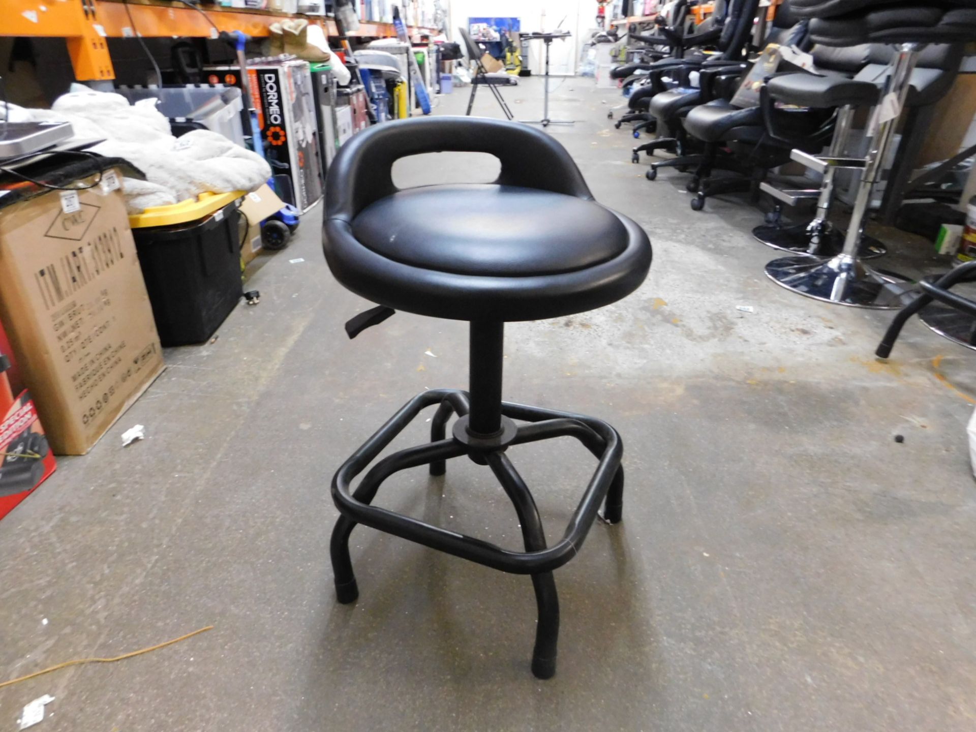 1 BLACK FAUX LEATHER GAS LIFT BAR STOOL RRP Â£79