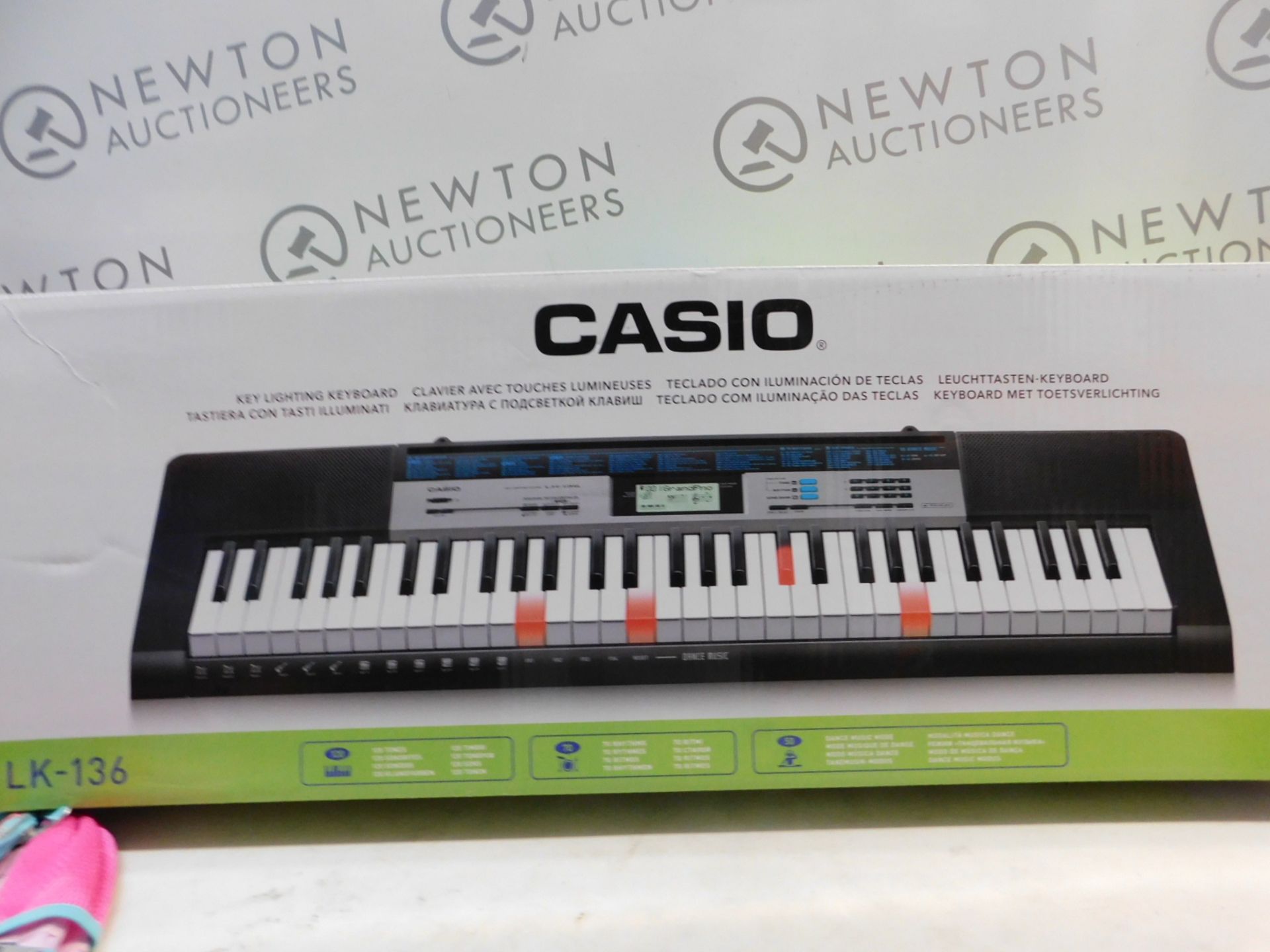 1 BOXED CASIO LK-136 61 KEYBOARD WITH ILLUMINATED KEYS RRP Â£139