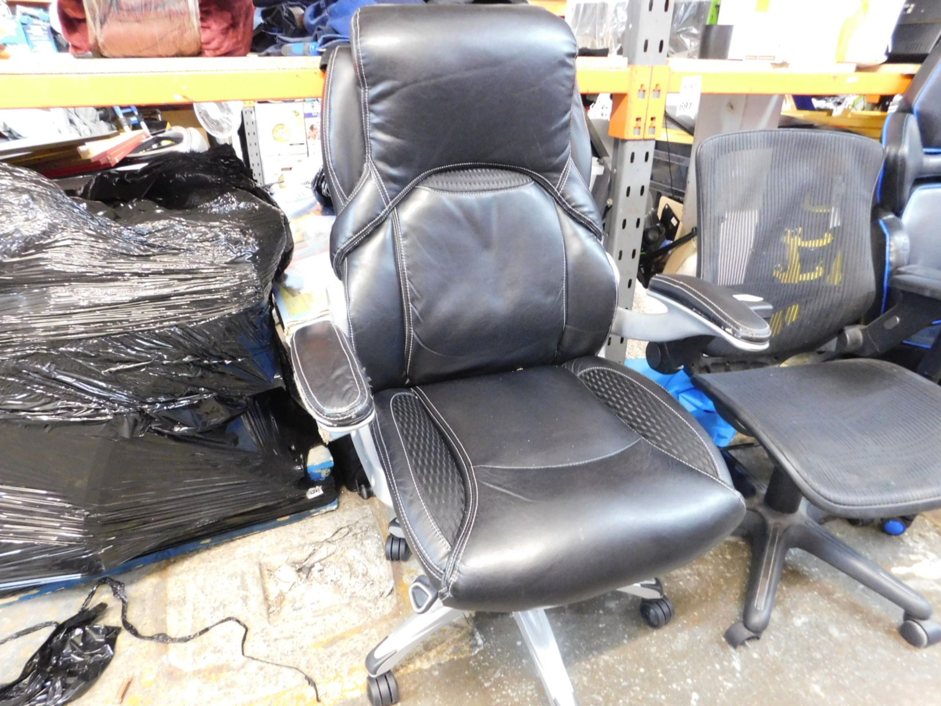 1 TRUE WELLNESS BLACK BONDED LEATHER GAS LIFT MANAGERS CHAIR RRP Â£179.99