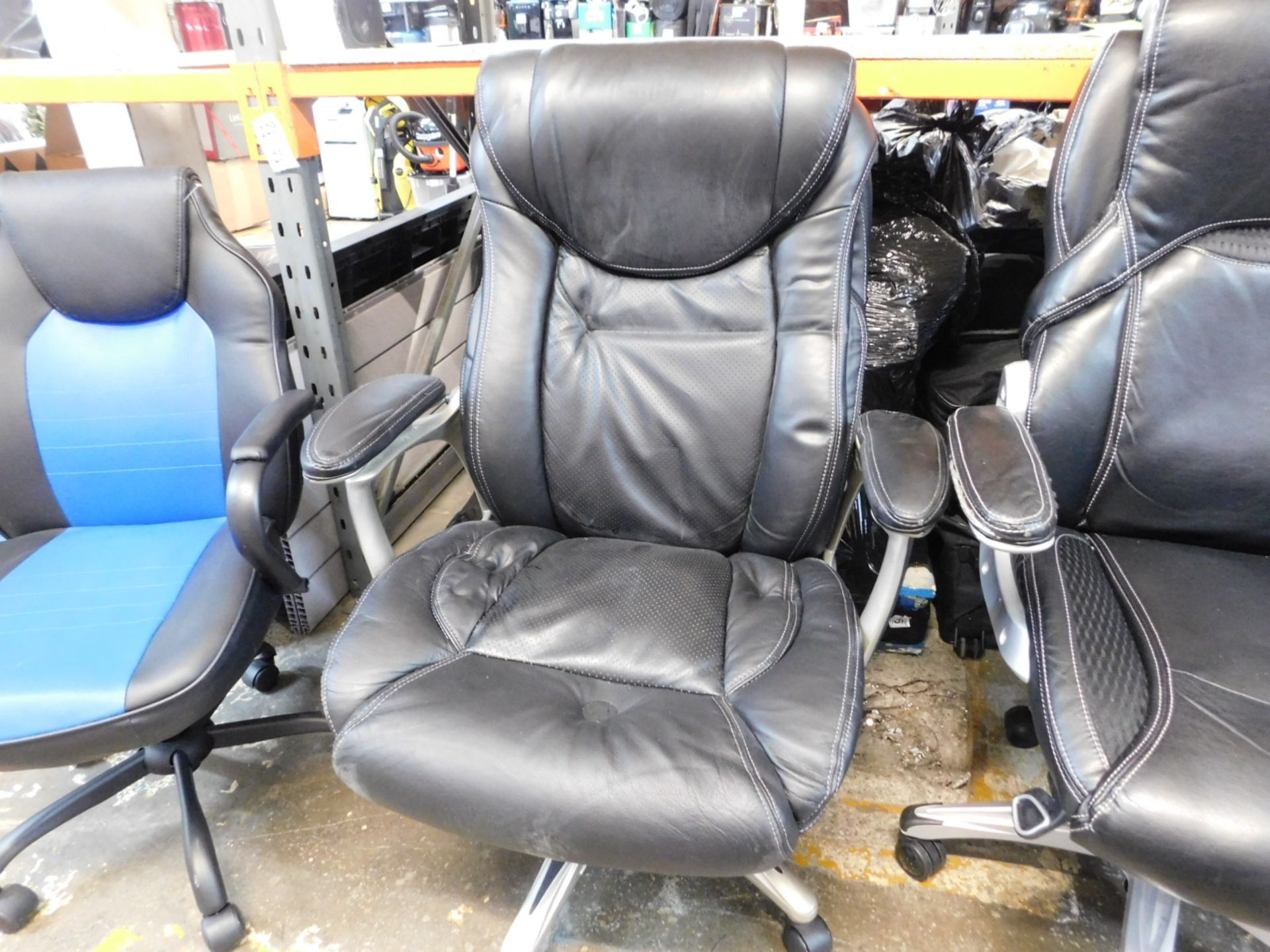 1 TRUE WELLNESS BLACK BONDED LEATHER GAS LIFT MANAGERS CHAIR RRP Â£179.99 (SPARES AND REPAIRS,