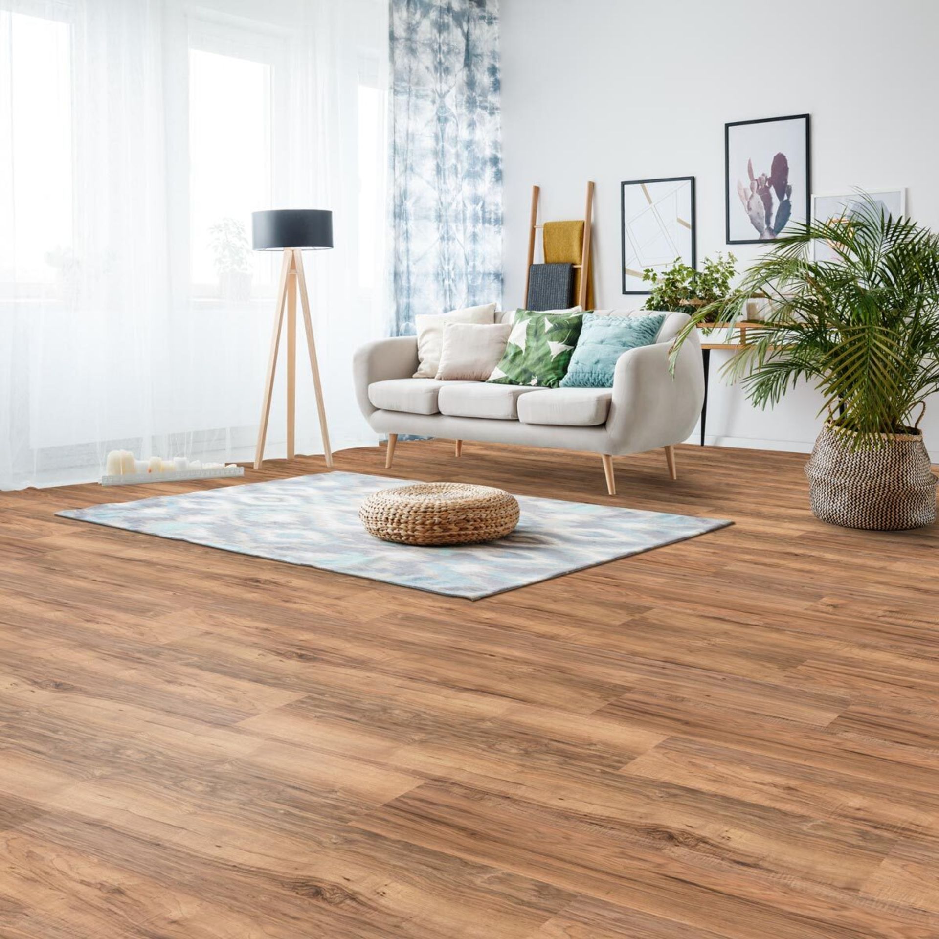 1 BOXED GOLDEN SELECT LAMINATE FLOORING IN TOLEDO WALNUT (COVERS APPROXIMATELY 1.162m2 PER BOX)