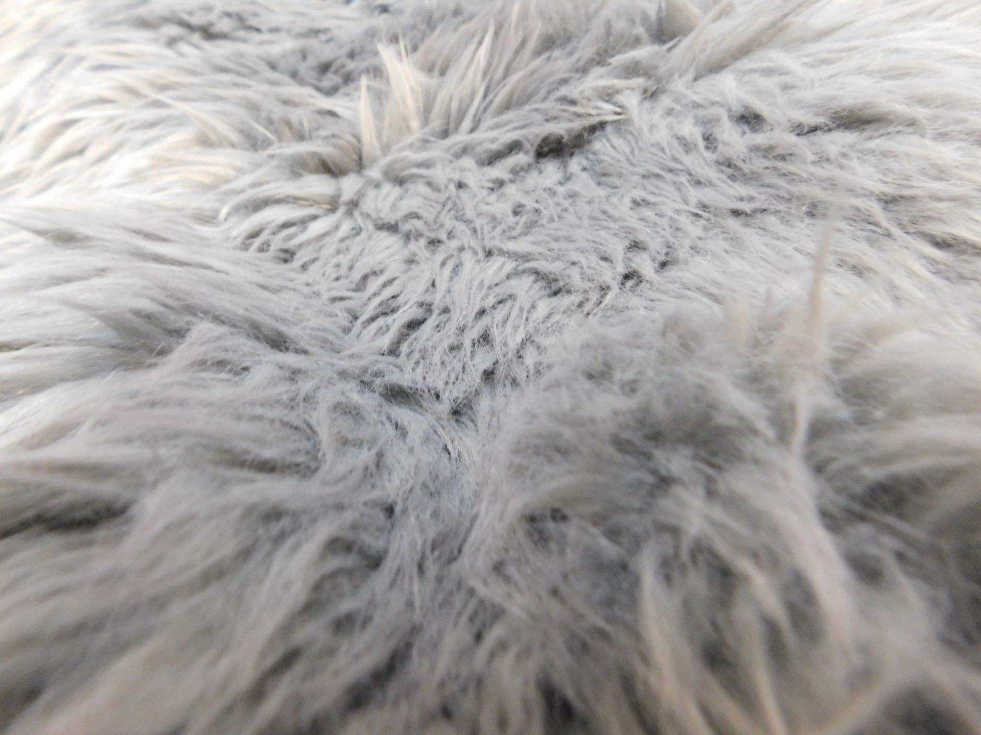 1 MON CHATEAU FAUX FUR QUAD RUG RRP Â£64.99