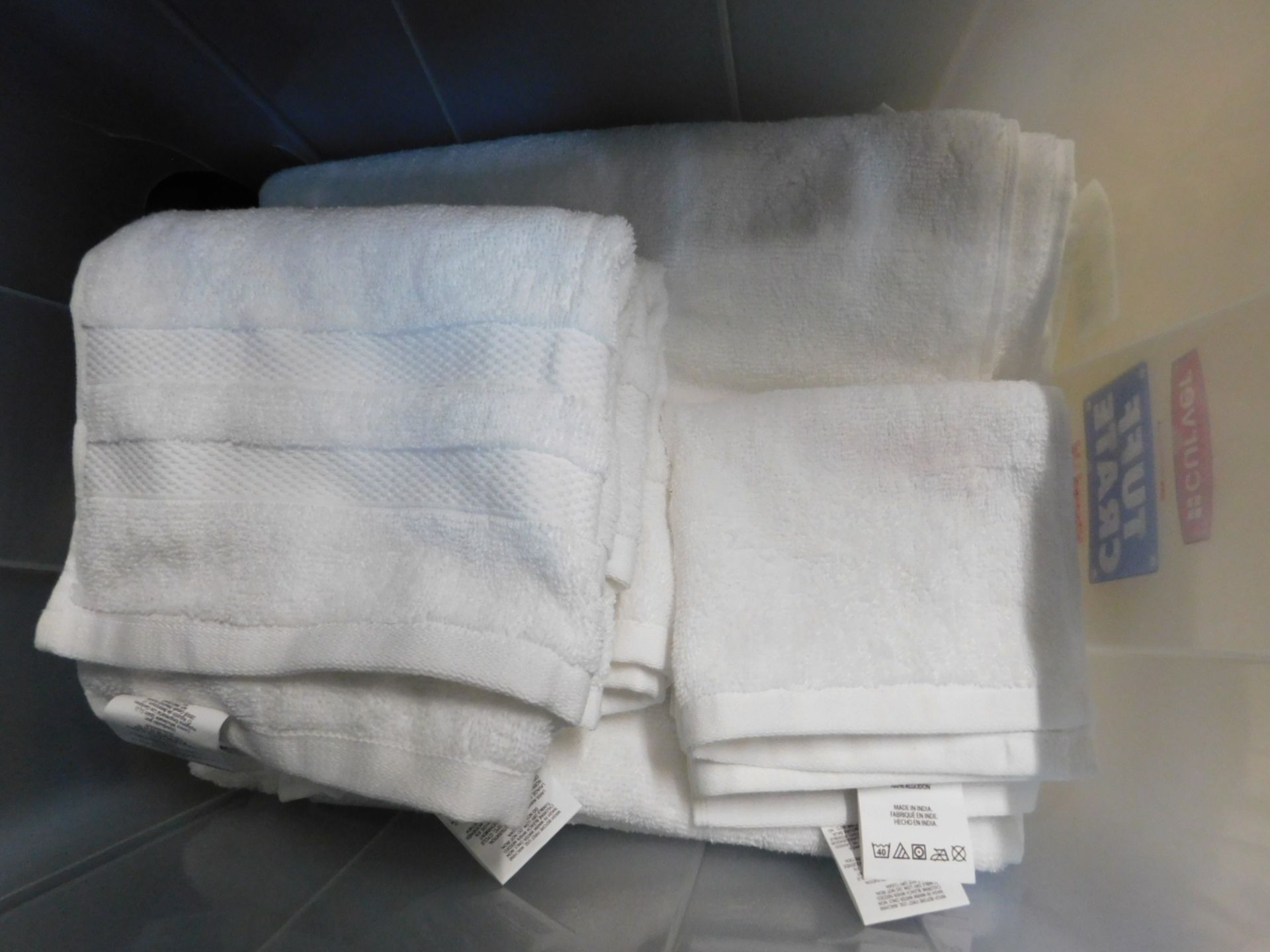 1 SET OF GRAND HOSPITALITY WHITE TOWELS, 2 BATH, 4 HAND AND 2 FACE TOWELS RRP Â£24.99