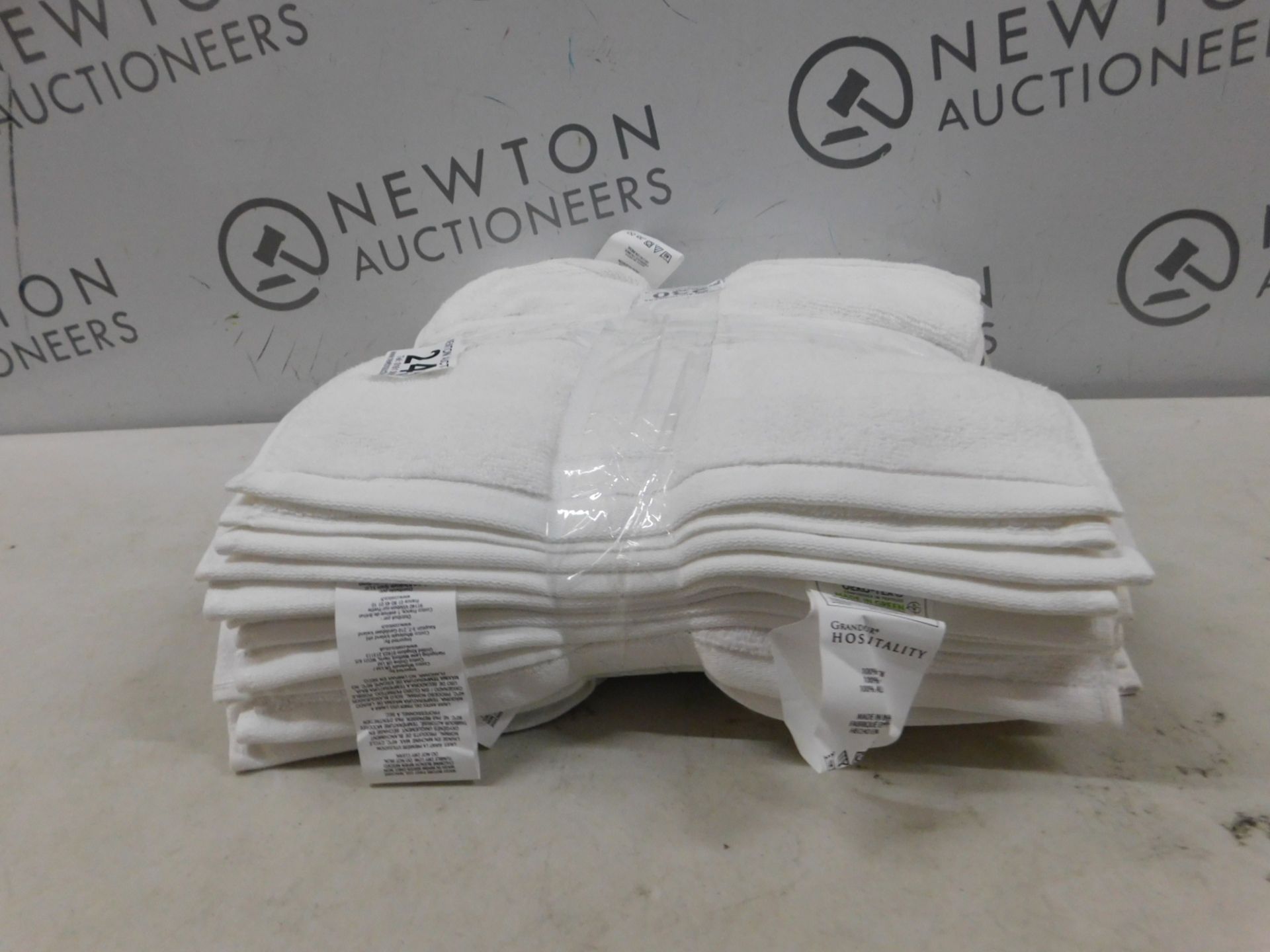 1 SET OF GRAND HOSPITALITY WHOTE FACE TOWELS RRP Â£24.99