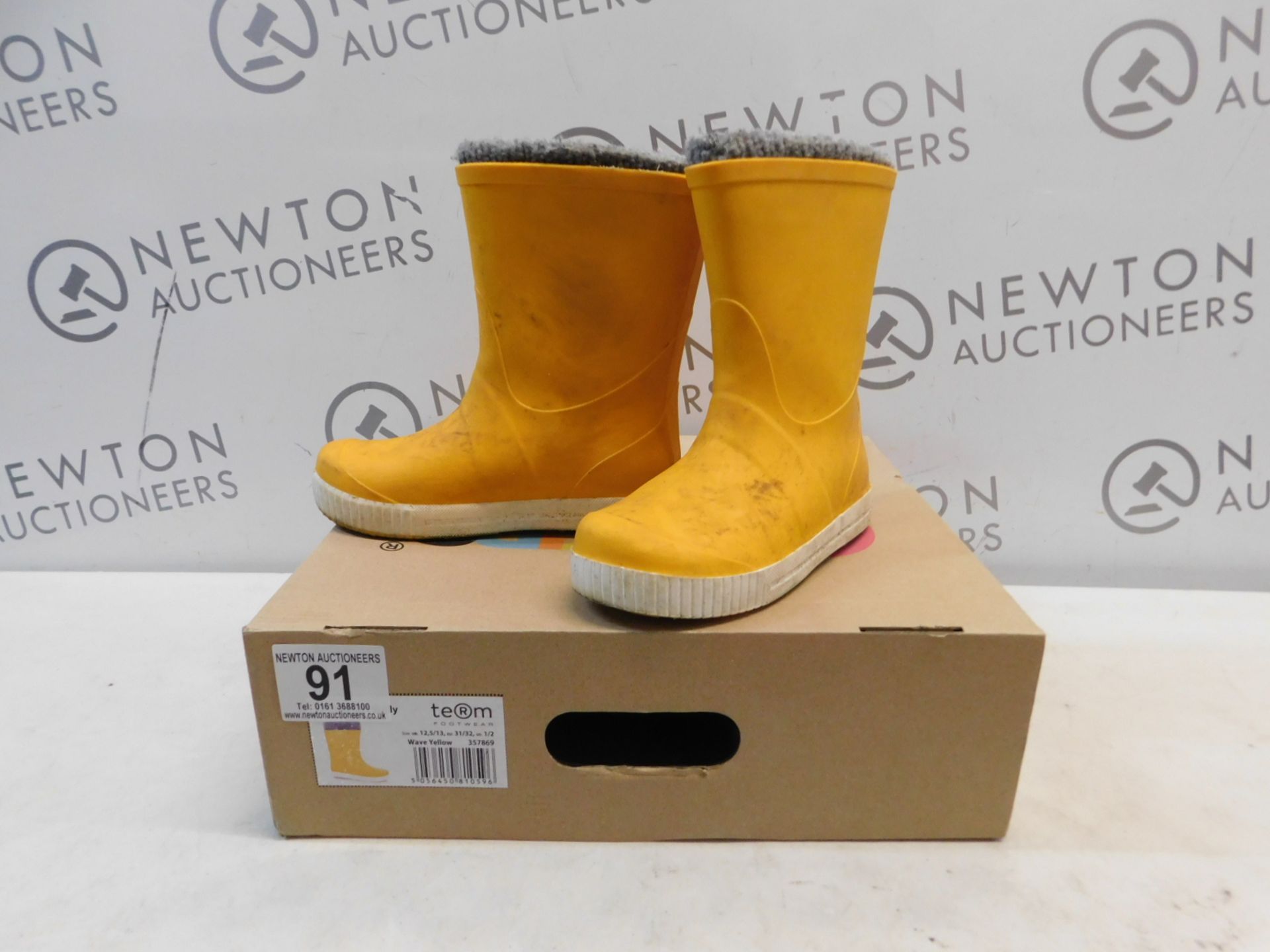 1 BOXED PAIR OF KIDS WAVE SOCK LINED WELLIES SIZE UK12.5/13 RRP Â£39