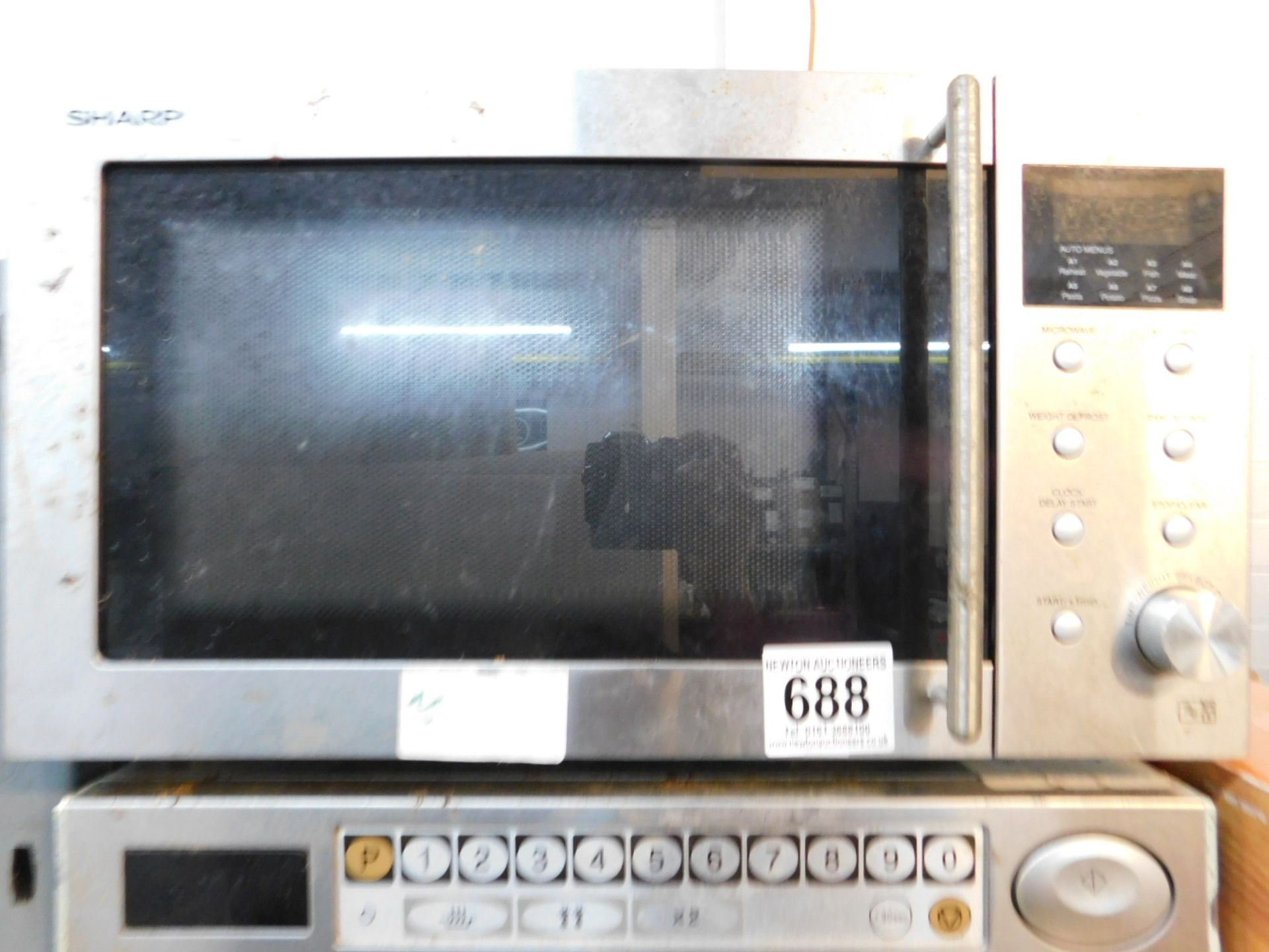 1 SHARP STAINLESS STEEL MICROWAVE RRP Â£129 (HEAVILY USED)