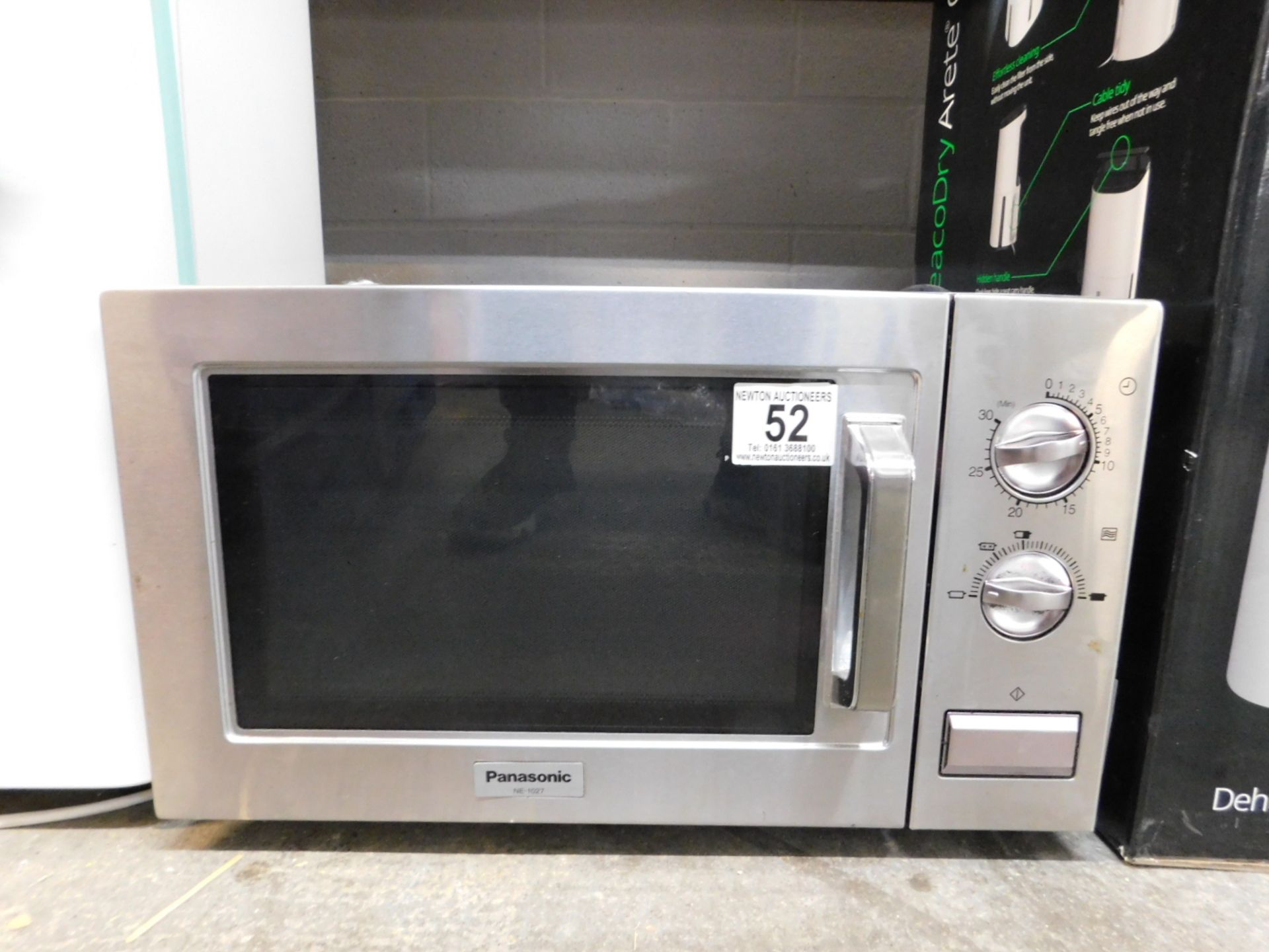 1 PANASONIC NE-1027 1000W COMMERCIAL MICROWAVE OVEN RRP Â£449