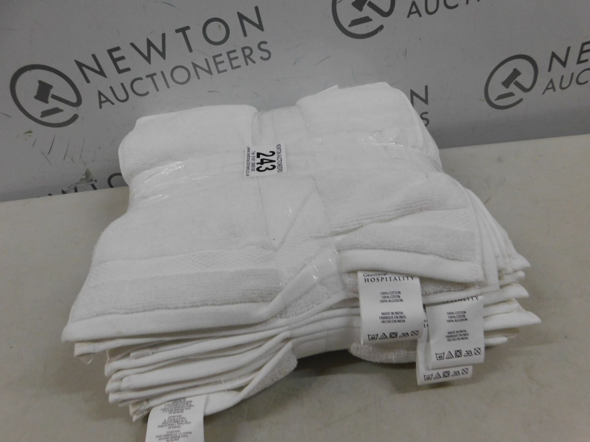 1 SET OF GRAND HOSPITALITY WHOTE FACE TOWELS RRP Â£24.99