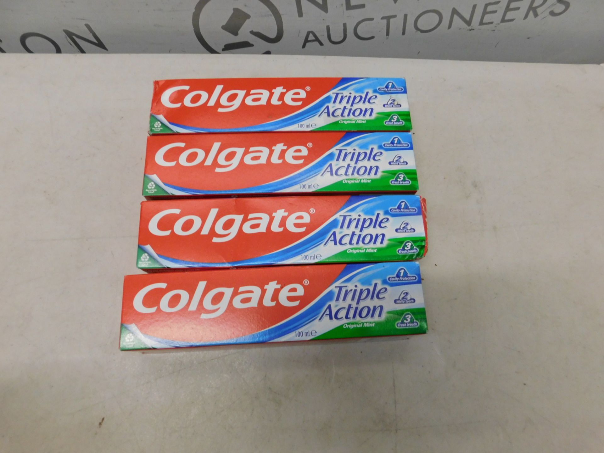 1 SET OF 4 COLGATE TRIPLE ACTION TOOTH PASTES RRP Â£9