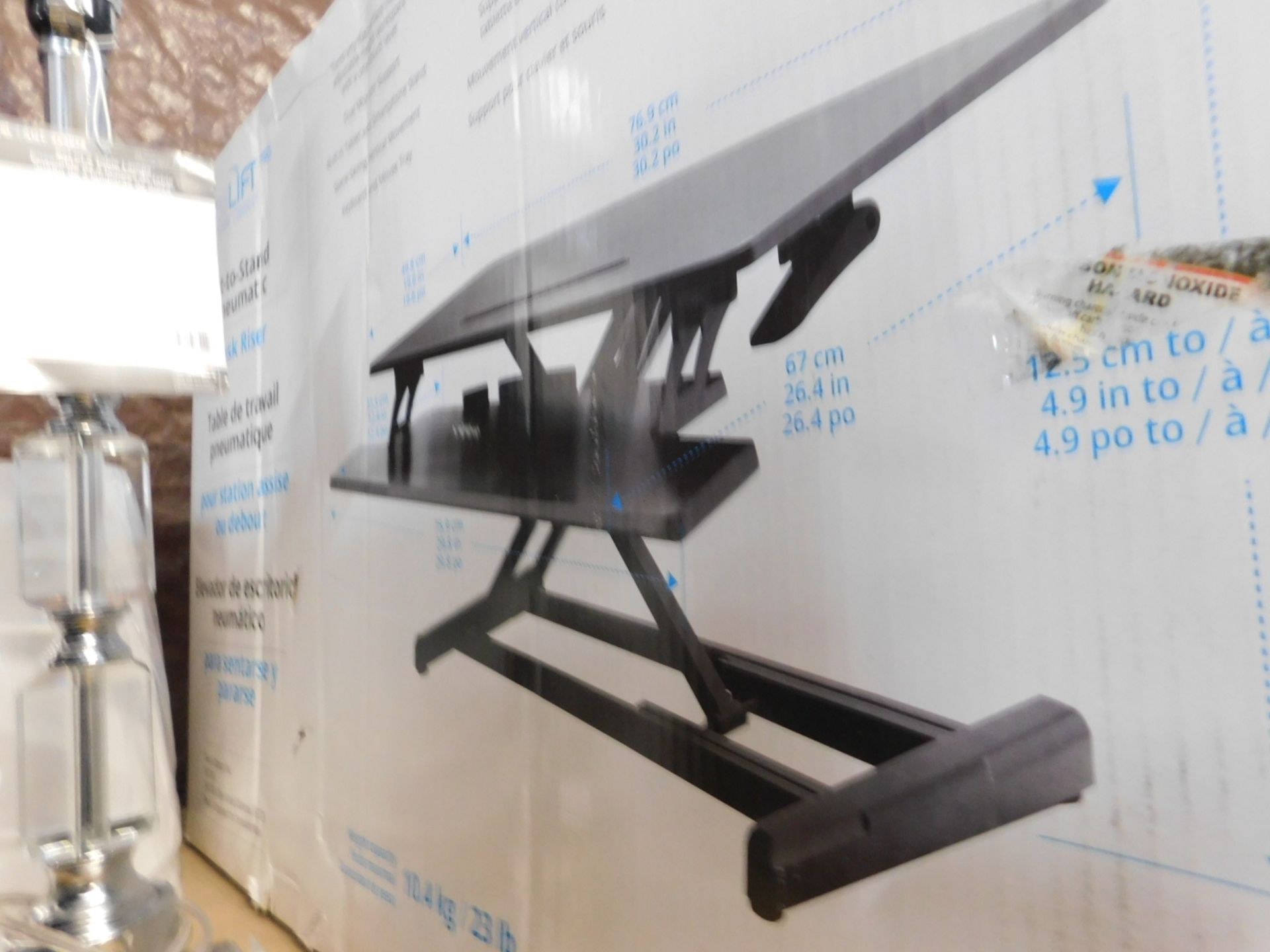 1 BOXED SEVILLE CLASSICS AIRLIFT PRO PNEUMATIC SIT-TO-STAND DESK RISER RRP Â£99.99