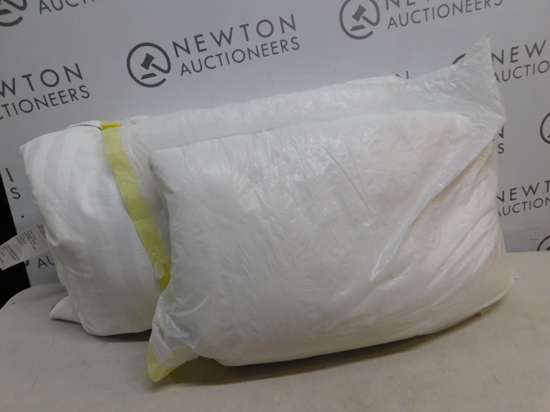 1 SET OF 2 HOTEL GRAND DOUBLE TOP GOOSE FEATHER & GOOSE DOWN PILLOWS RRP Â£39.99