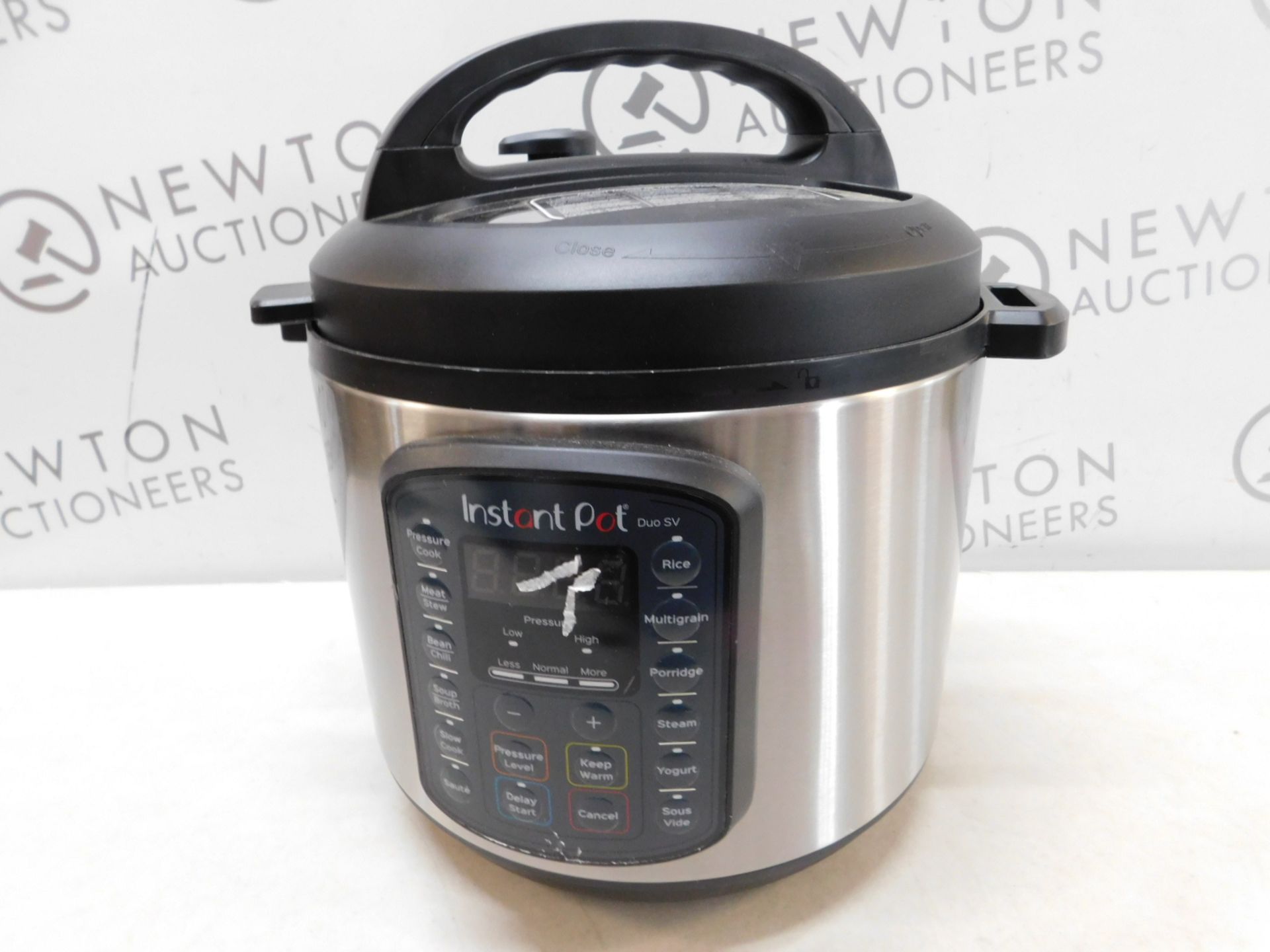 1 INSTANT POT 9 IN 1 ELECTRIC PRESSURE COOKER 5.7L RRP Â£115