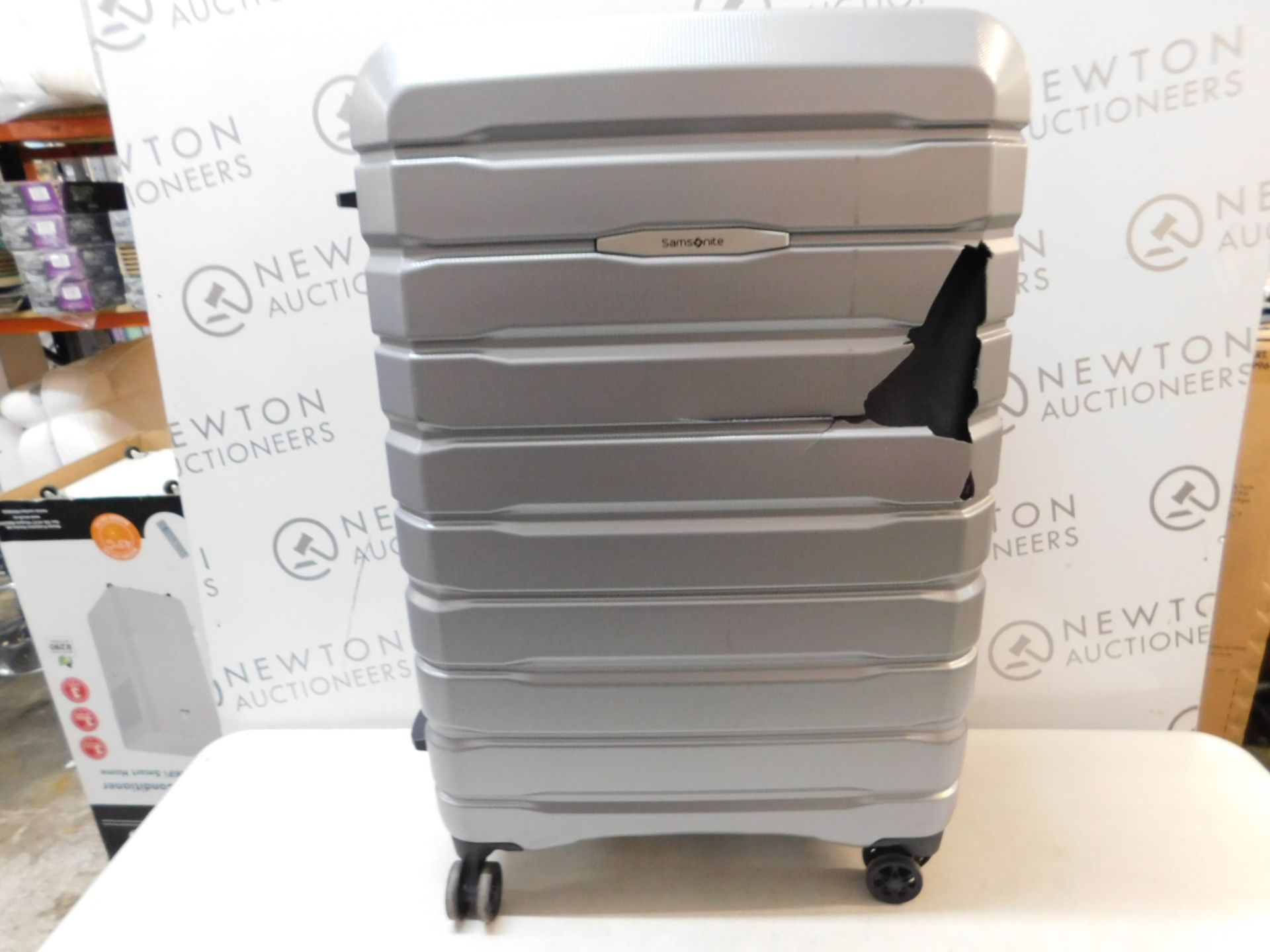 1 SAMSONITE TECH HARDSIDE LUGGAGE RRP Â£129 (DAMAGED)