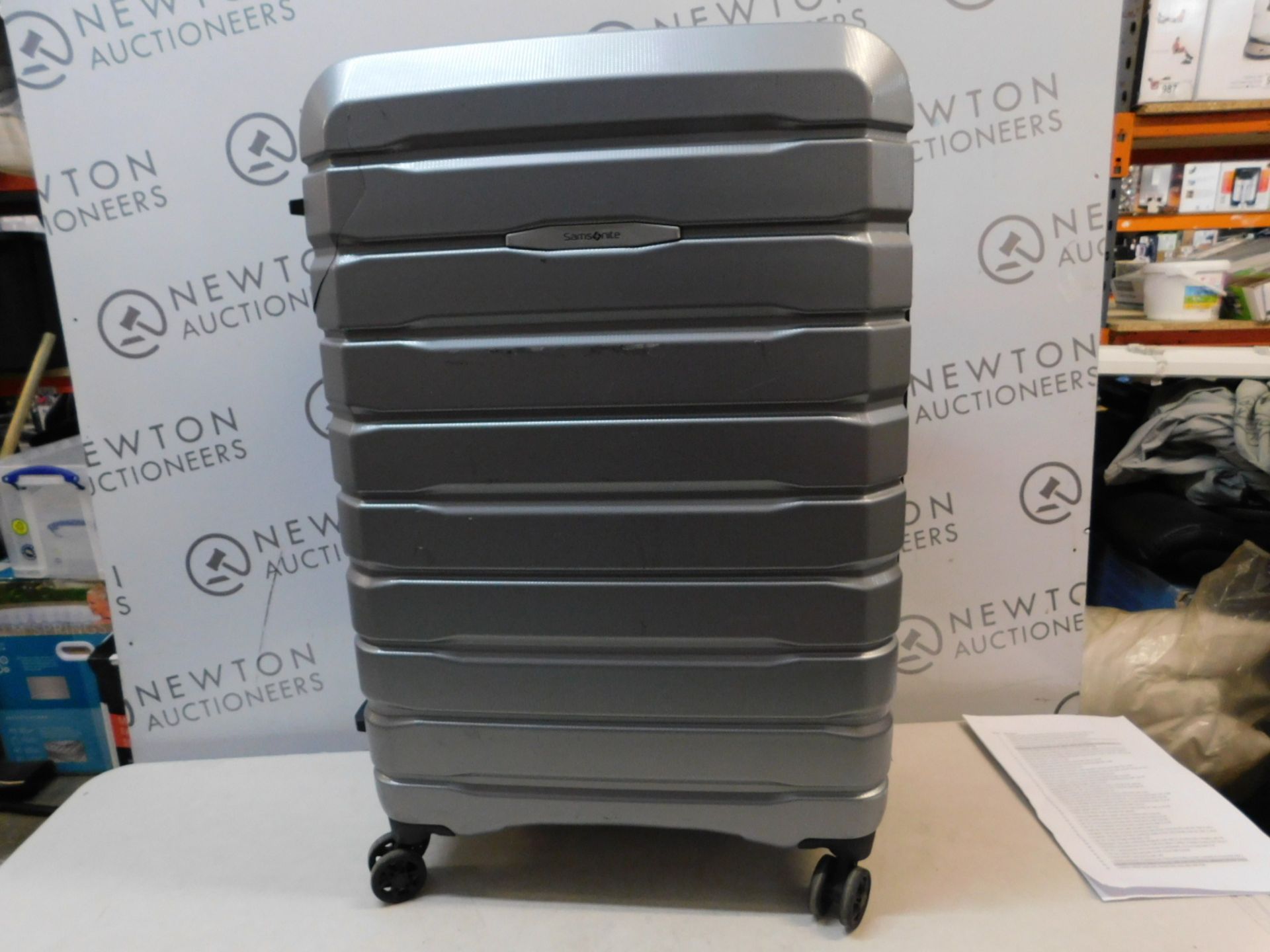 1 SAMSONITE TECH HARDSIDE LUGGAGE RRP Â£129 (CRACKED)