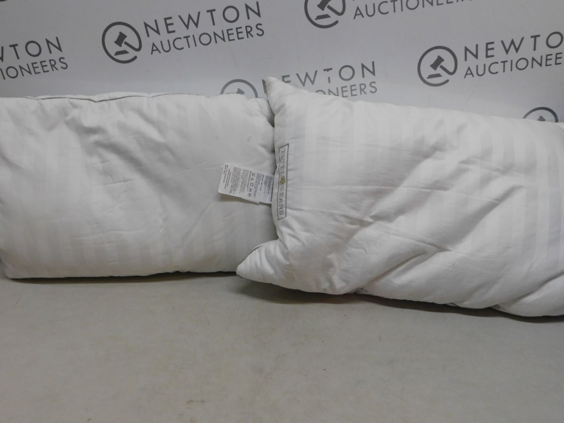 1 SET OF 2 HOTEL GRAND DOUBLE TOP GOOSE FEATHER & GOOSE DOWN PILLOWS RRP Â£39.99