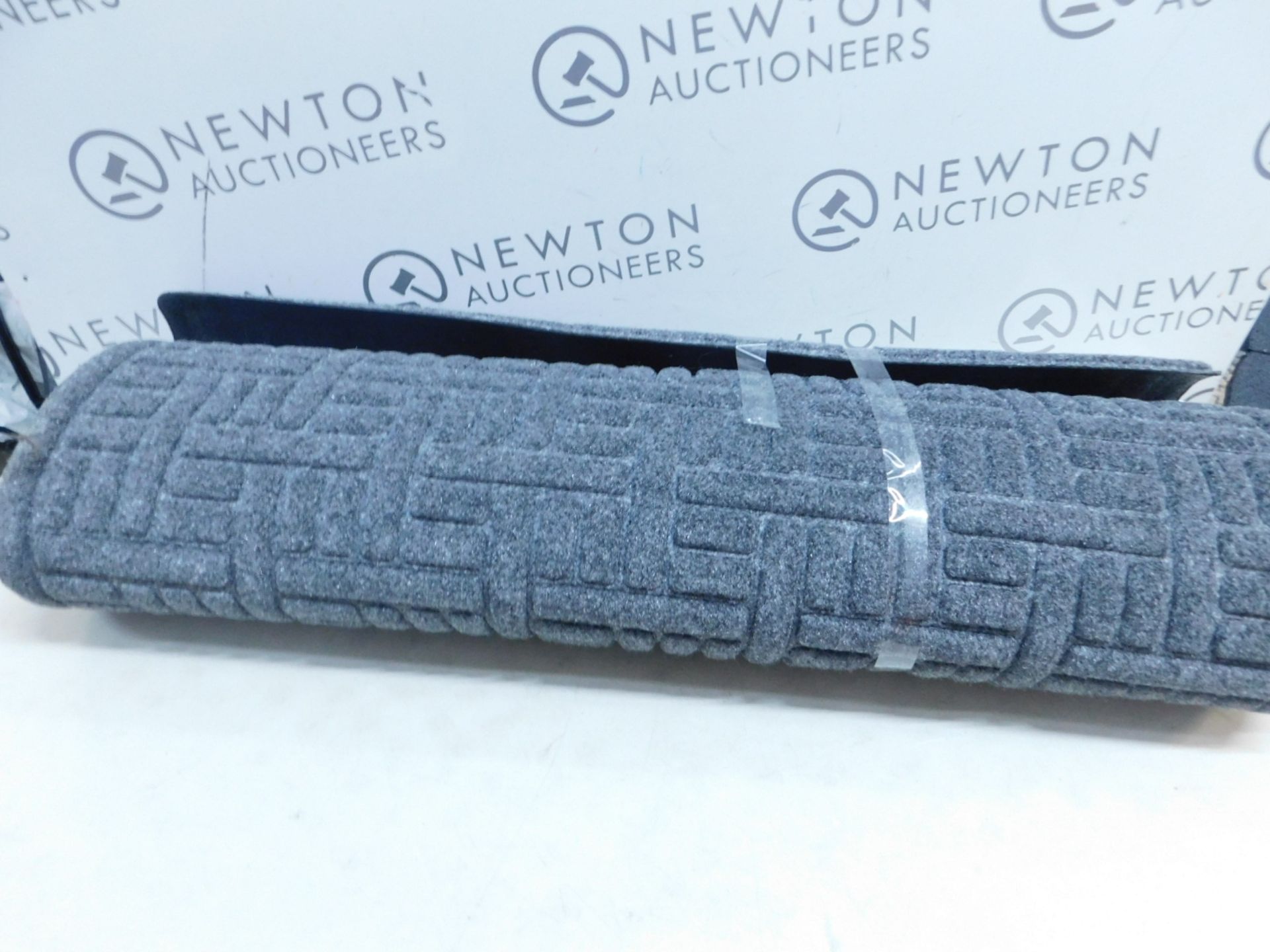 1 HEAVY DUTY RUBBERISED ENTRANCE MAT RRP Â£14.99