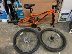 1 BARRACUDA 27.5" (69.8 CM) DRACO DS MOUNTAIN BIKE, ORANGE/BLACK RRP Â£349