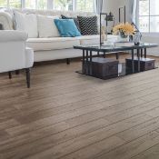 1 BOXED GOLDEN SELECT LAMINATE FLOORING IN URBAN GRAY OAK (COVERS APPROXIMATELY 1.162m2 PER BOX) RRP