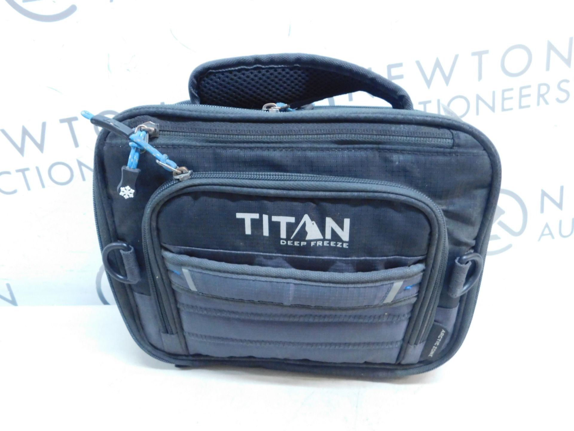 1 TITAN EXPANDABLE LUNCH BOX RRP Â£39