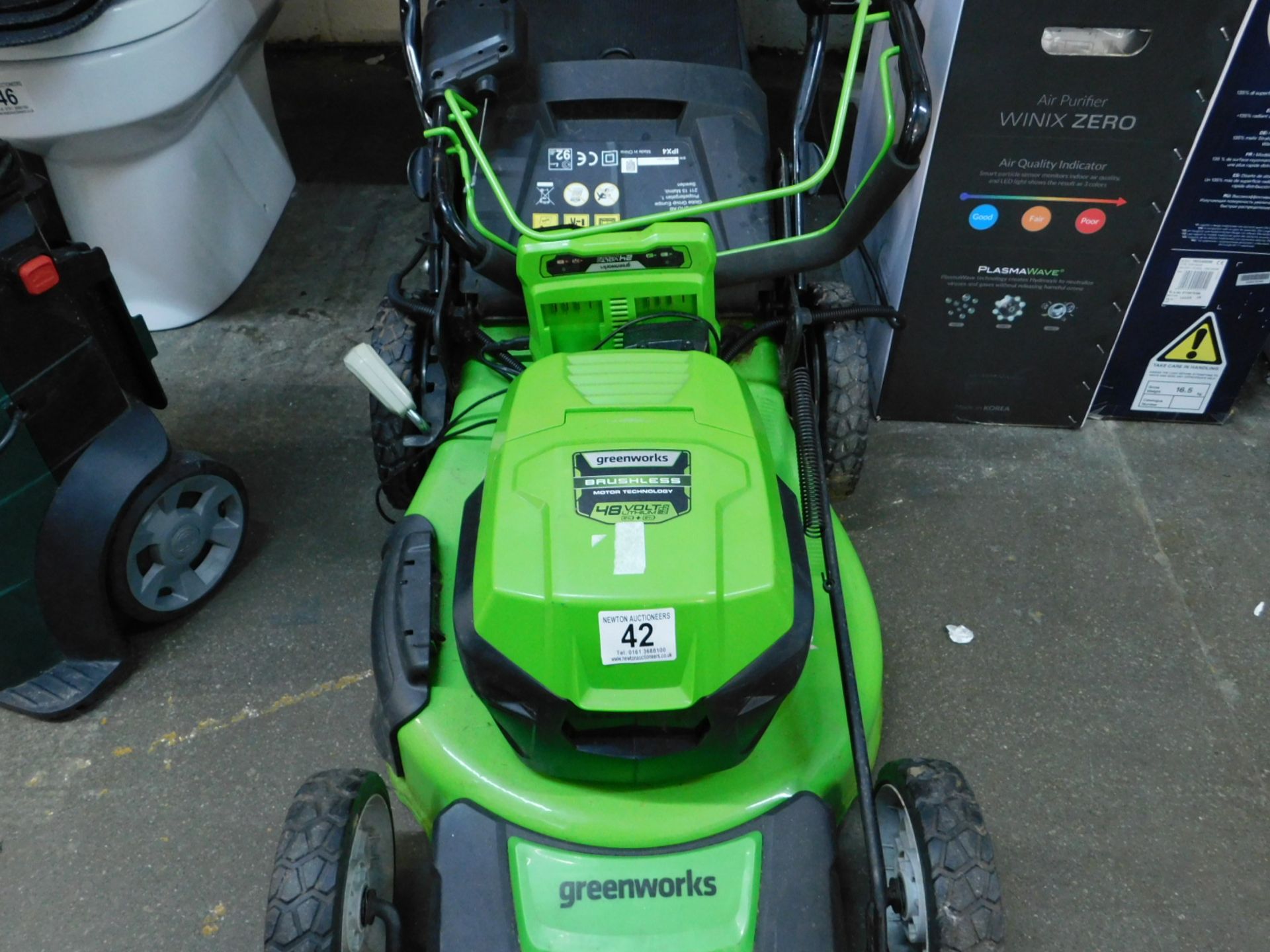 1 GREENWORKS 48V CORDLESS 46CM SELF PROPELLED LAWN MOWER WITH 2 BATTERIES & CHARGER RRP Â£429.99