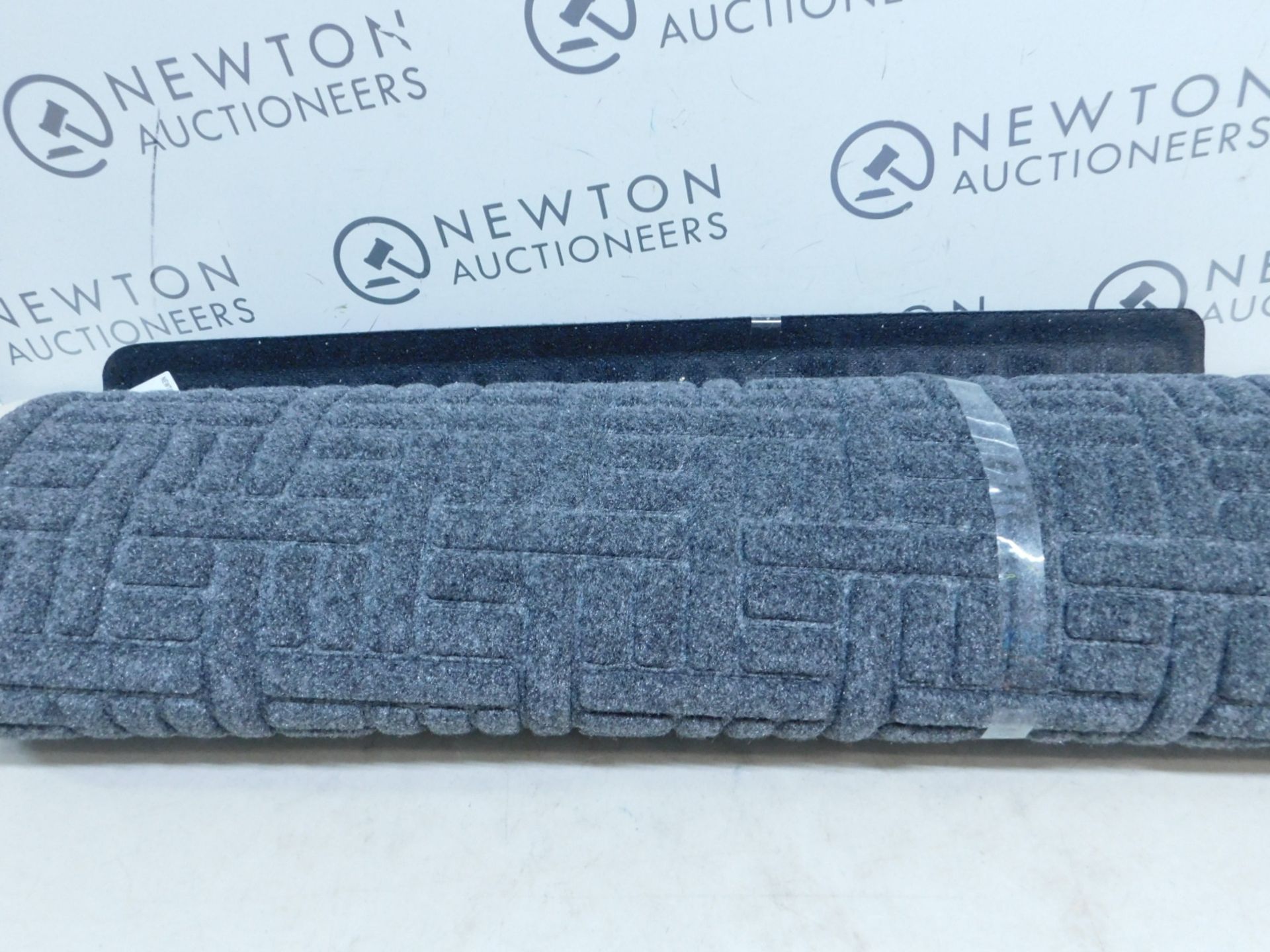 1 HEAVY DUTY RUBBERISED ENTRANCE MAT RRP Â£14.99