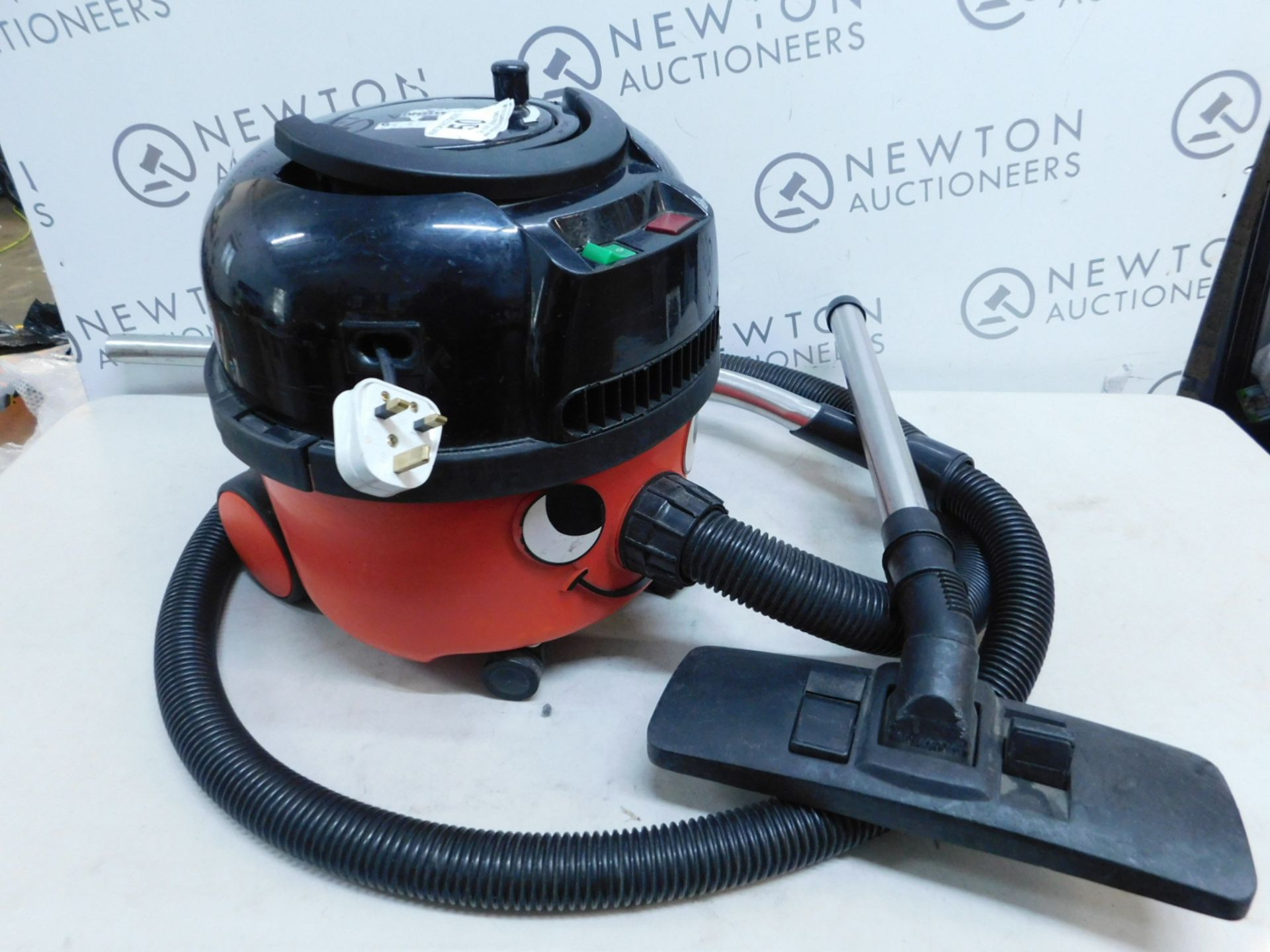 1 NUMATIC HENRY MICRO VACUUM CLEANER RRP Â£199.99