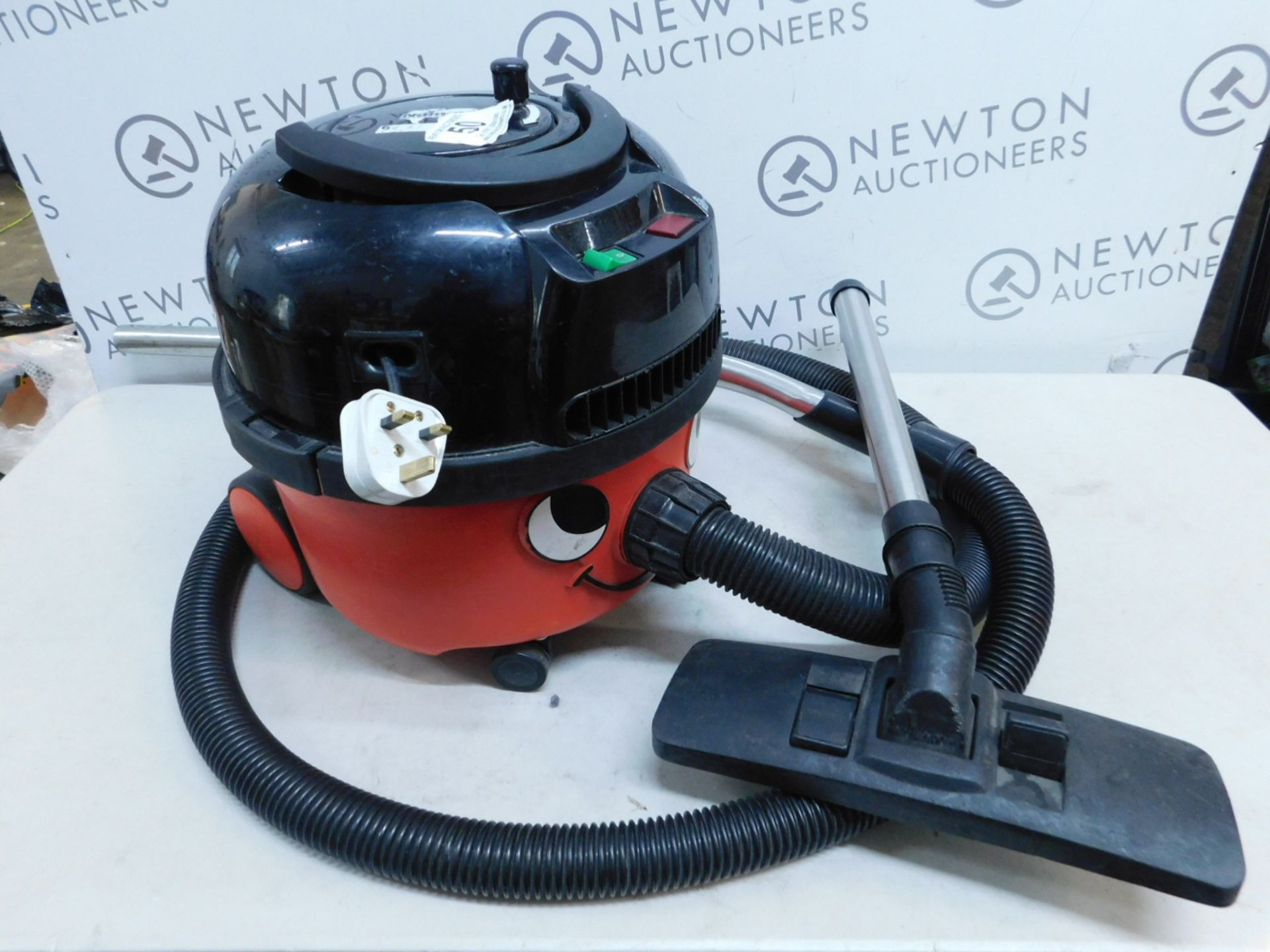 1 NUMATIC HENRY MICRO VACUUM CLEANER RRP Â£199.99