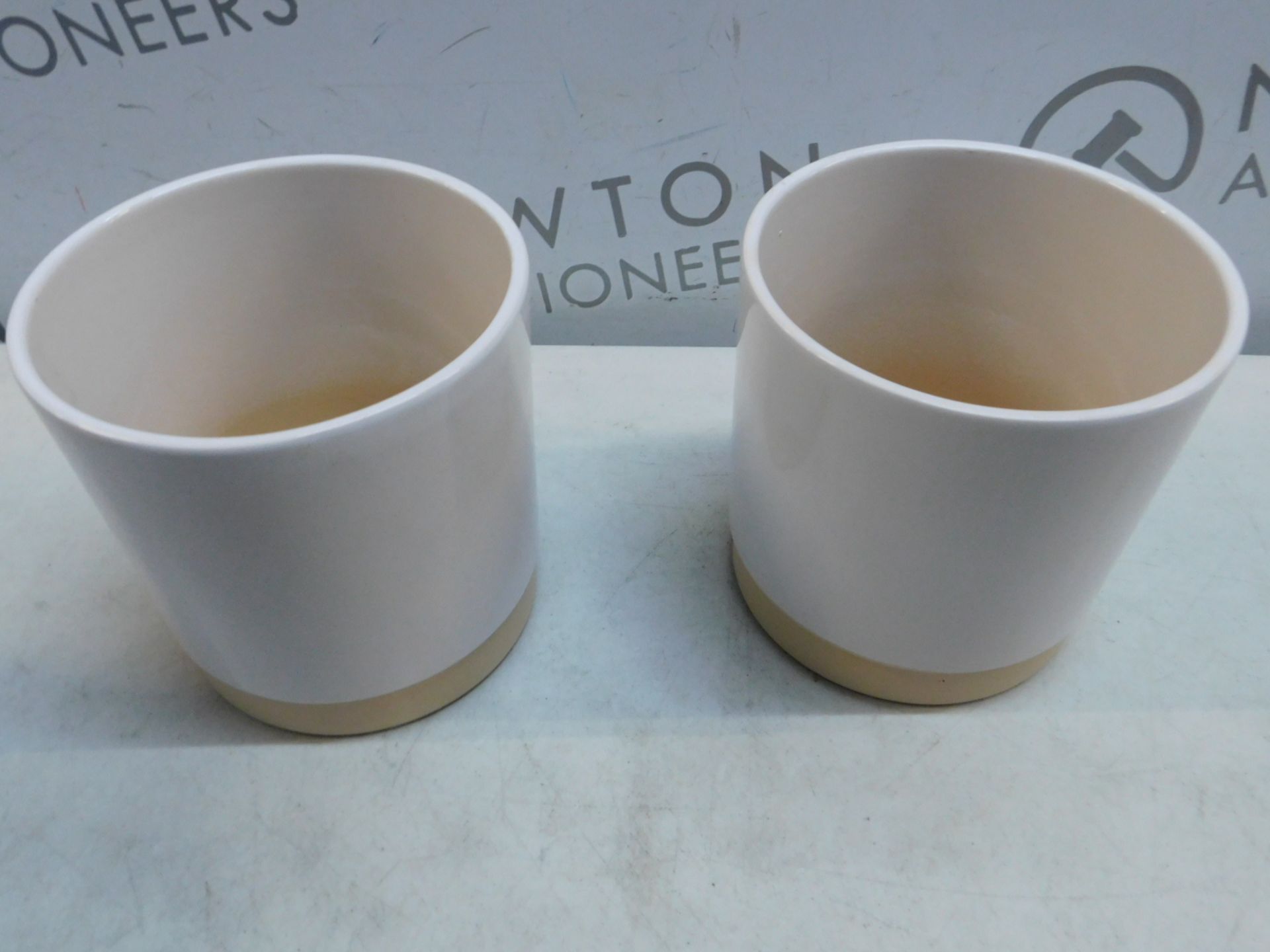 1 SET OF 2 SMALL PLANTERS RRP Â£19