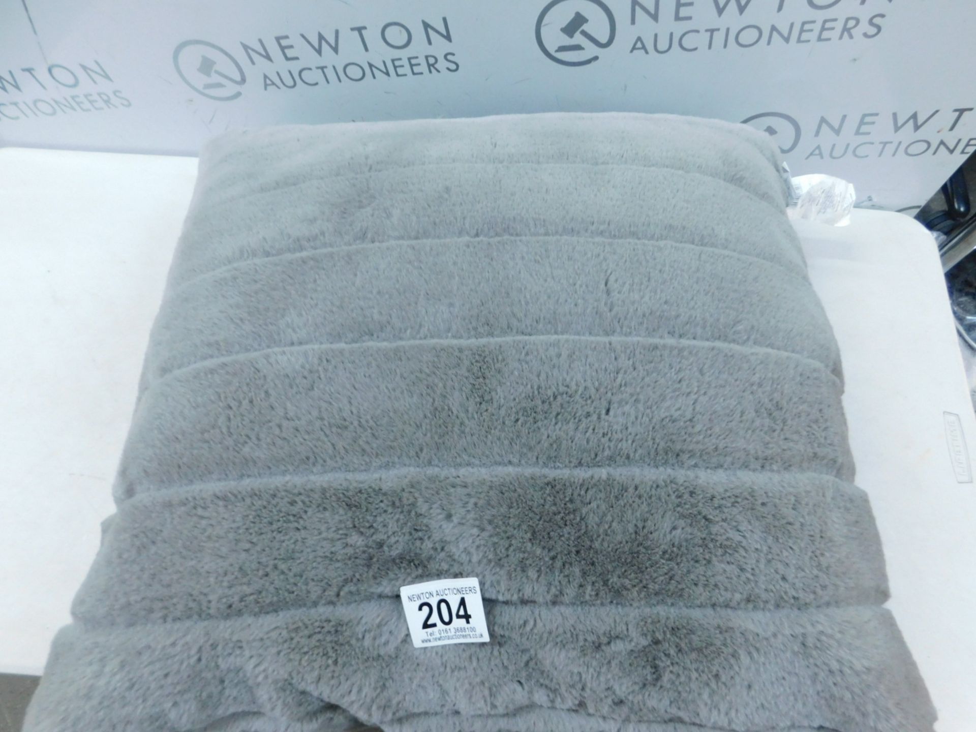 1 ARLEE HOME FASHION LARGE CUSHION RRP Â£39