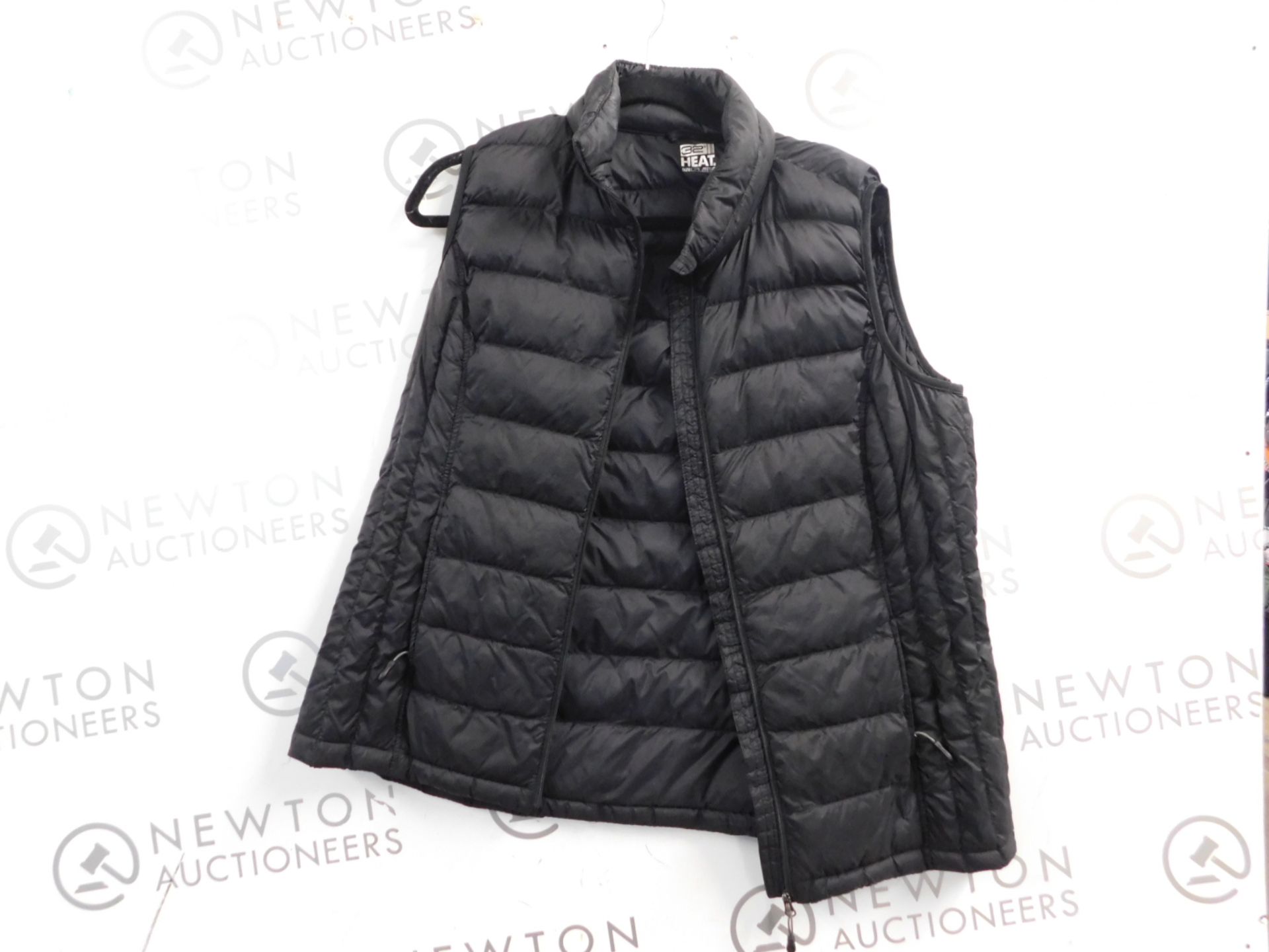 1 LADIES 32 DEGREES VEST IN BLACK SIZE L RRP Â£24.99