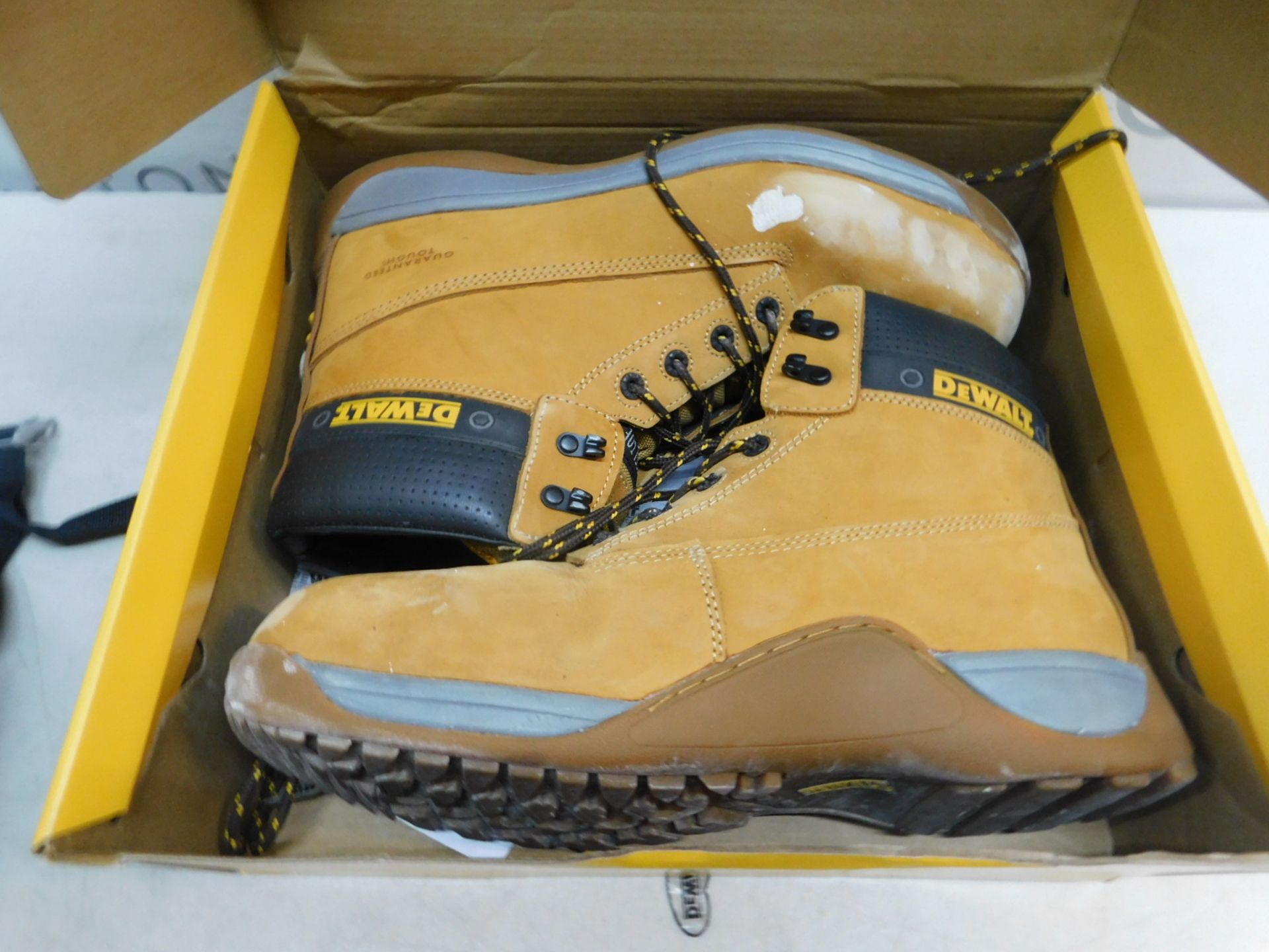 1 BOXED PAIR OF DEWALT INDUSTRIAL FOOTWEAR STEEL TOE/STEEL PLATE WORK BOOTS UK SIZE 12 RRP Â£69