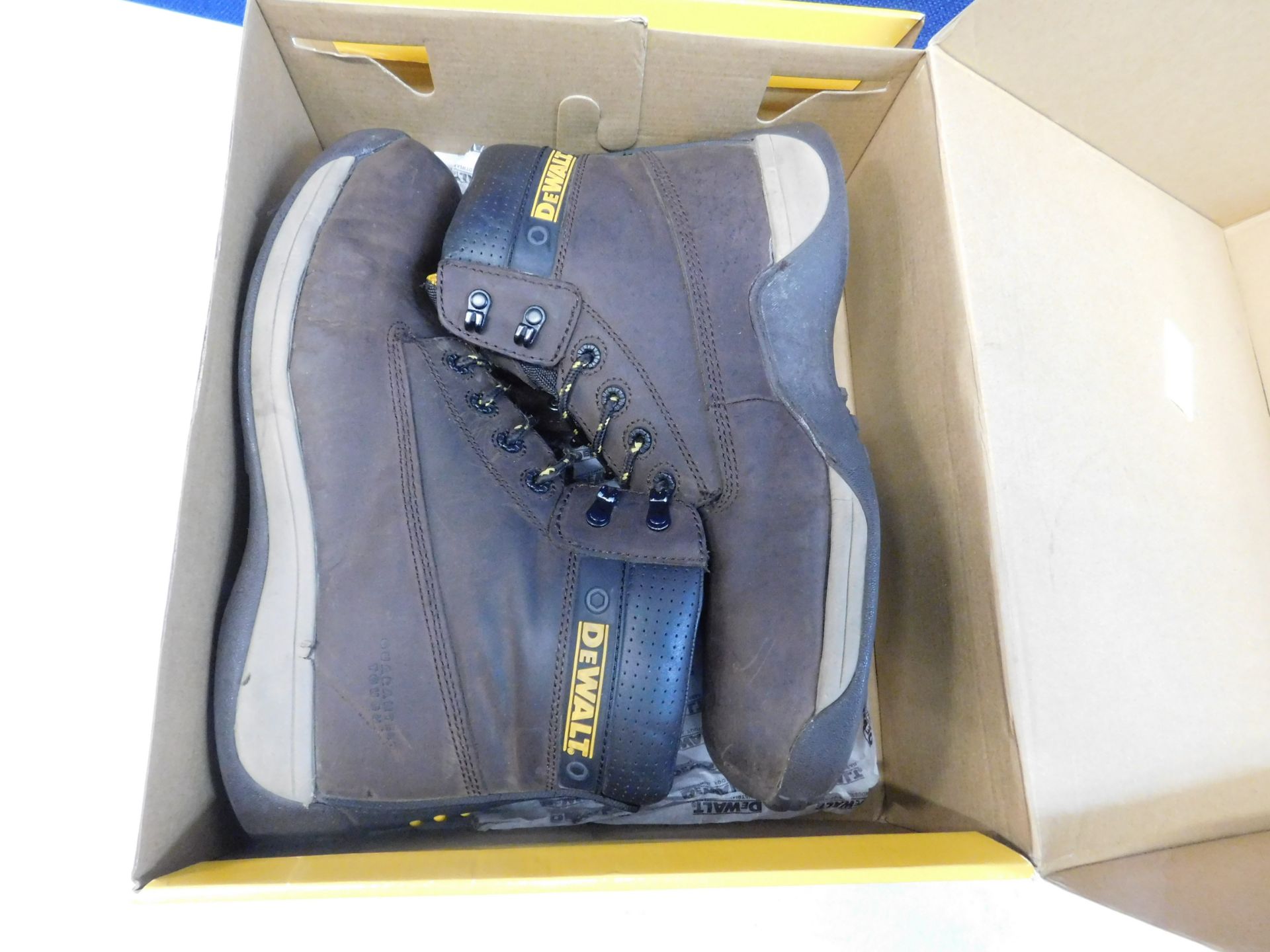 1 BOXED DEWALT INDUSTRIAL FOOTWEAR SIZE UK 11 RRP Â£70