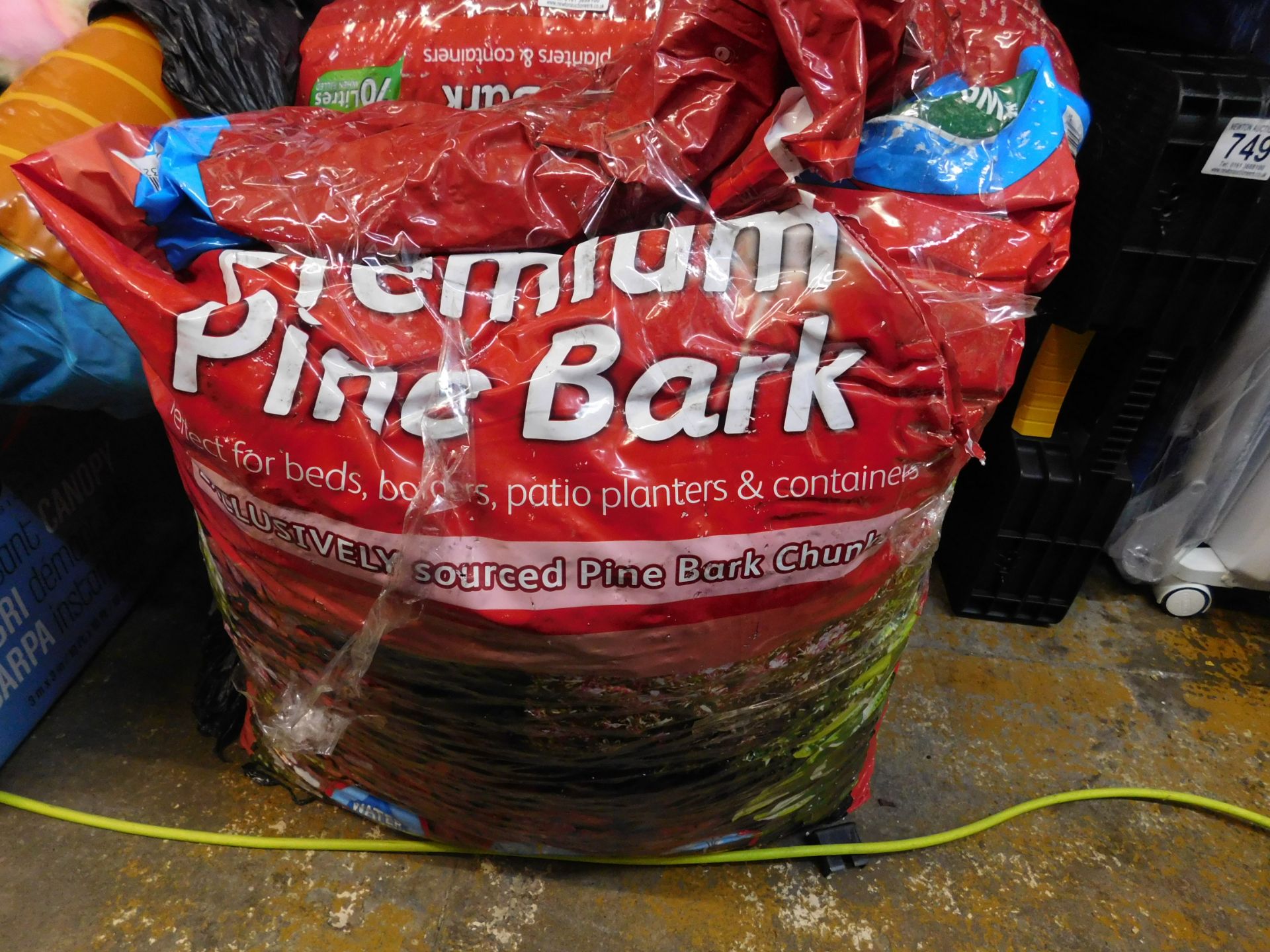 1 PREMIUM PINE BARK 70 LITRES RRP Â£14.99