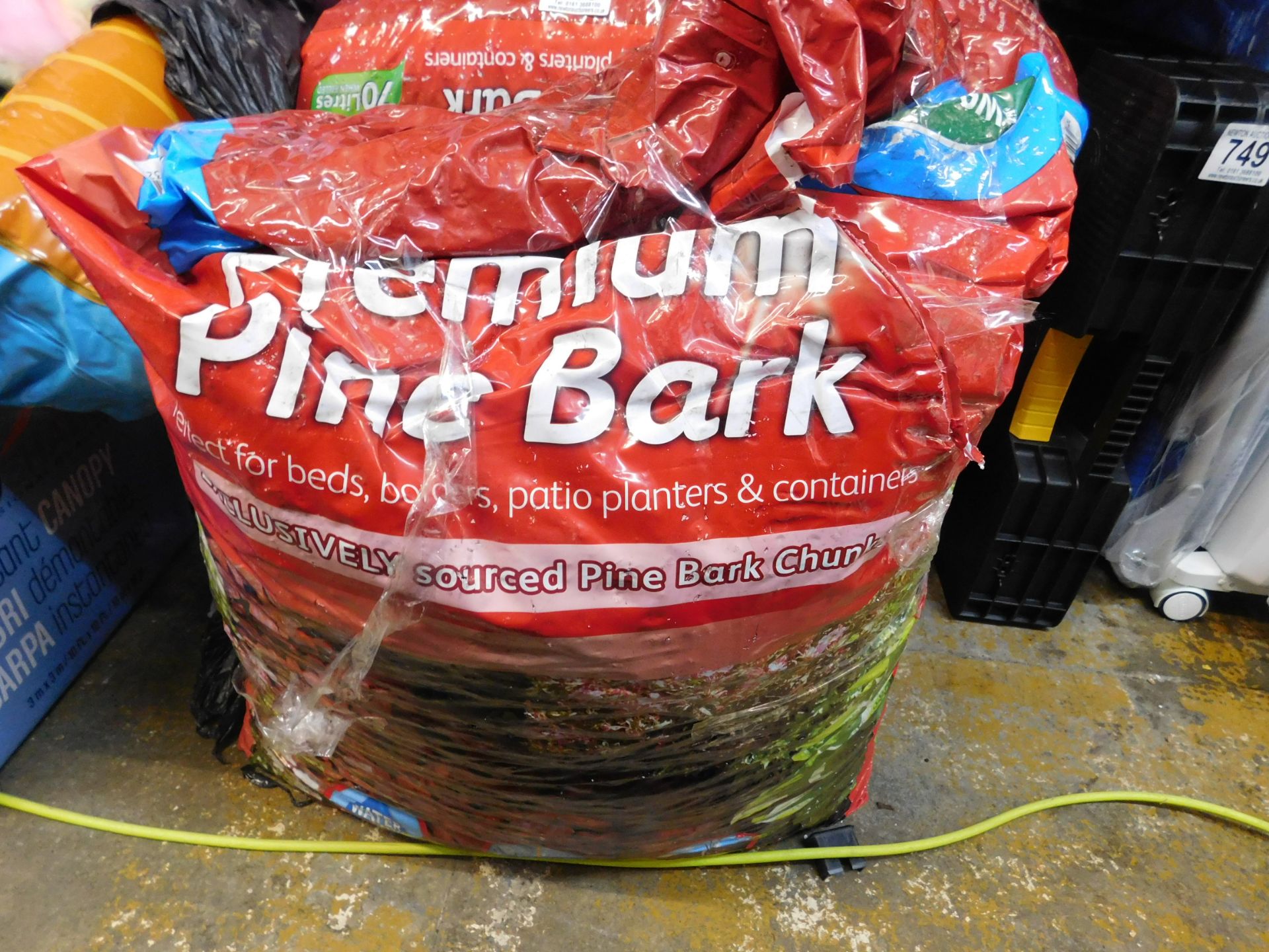 1 PREMIUM PINE BARK 70 LITRES RRP Â£14.99